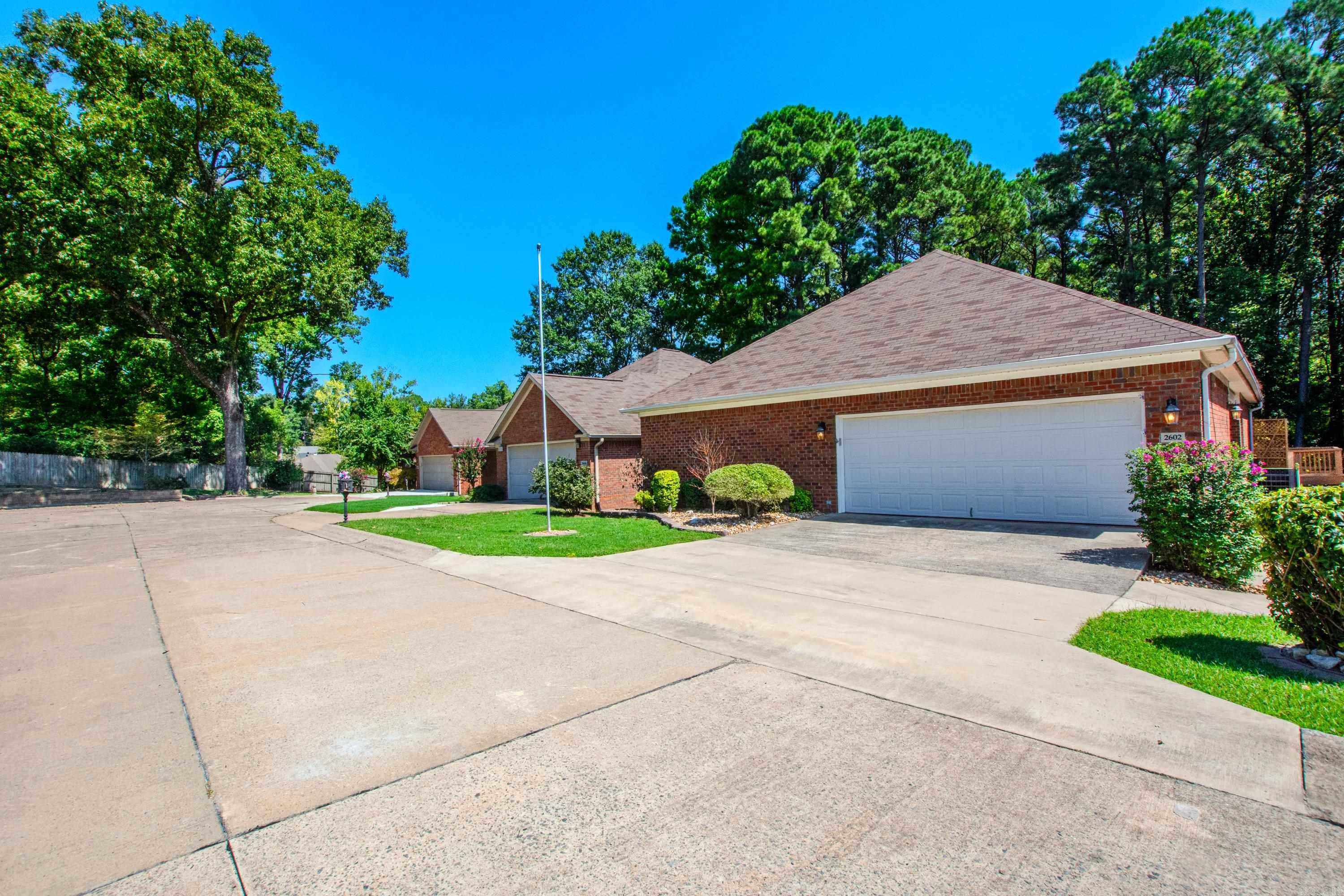 2602 Laurel — exterior