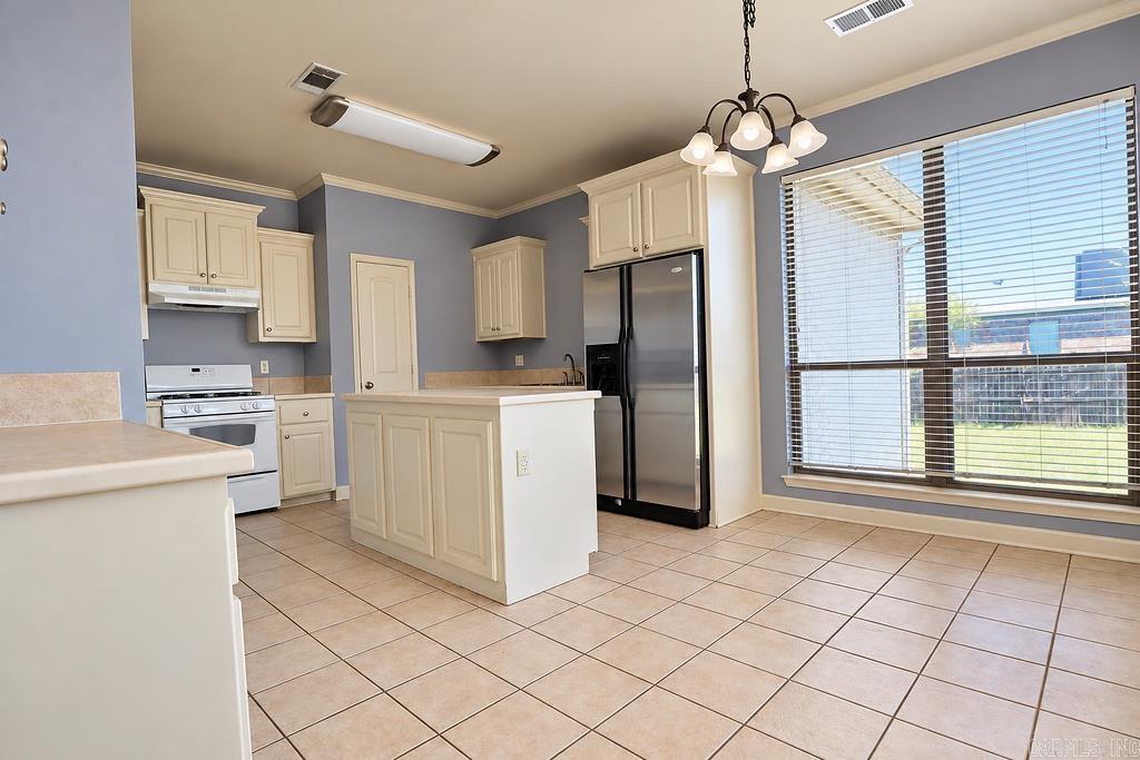 6016 Base Meadows Dr Jacksonville, AR 72076