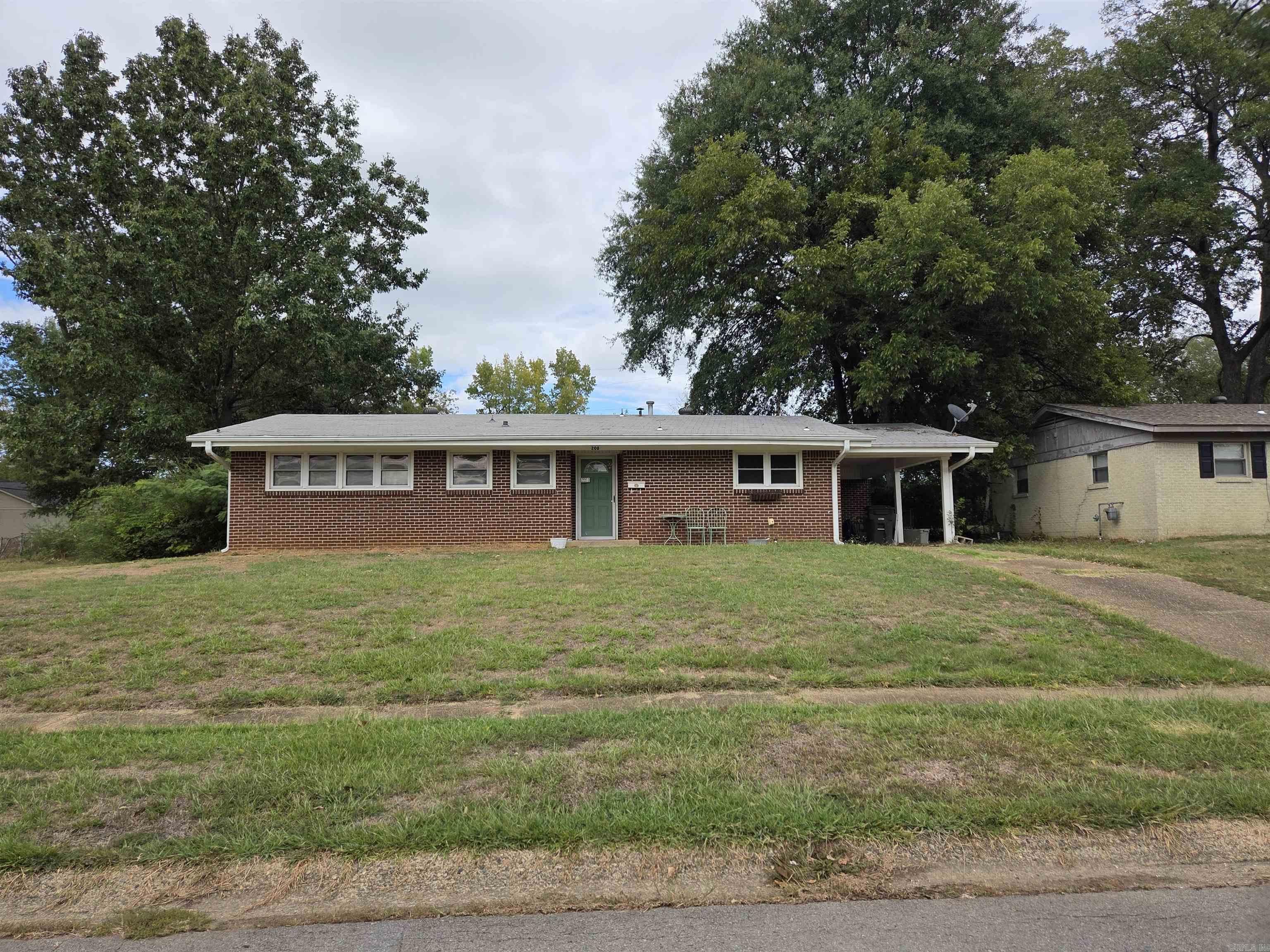 208 Braden Street — exterior