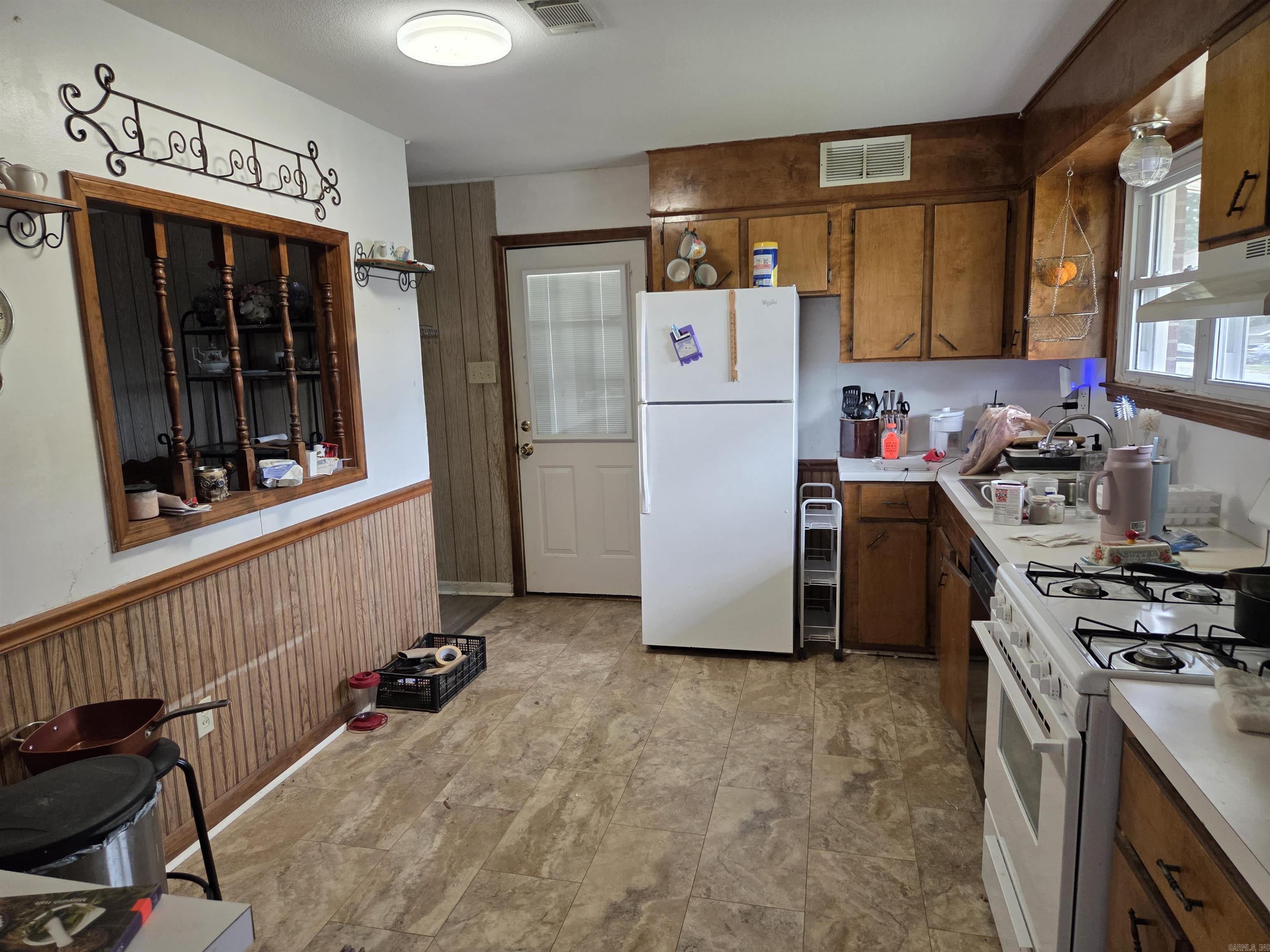 208 Braden Street — photo 3
