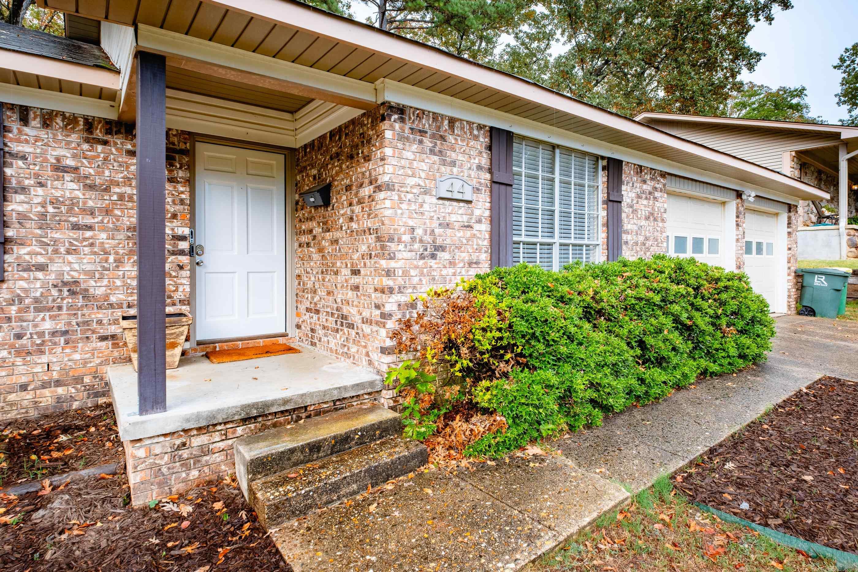 44 Bradford Drive — photo 2