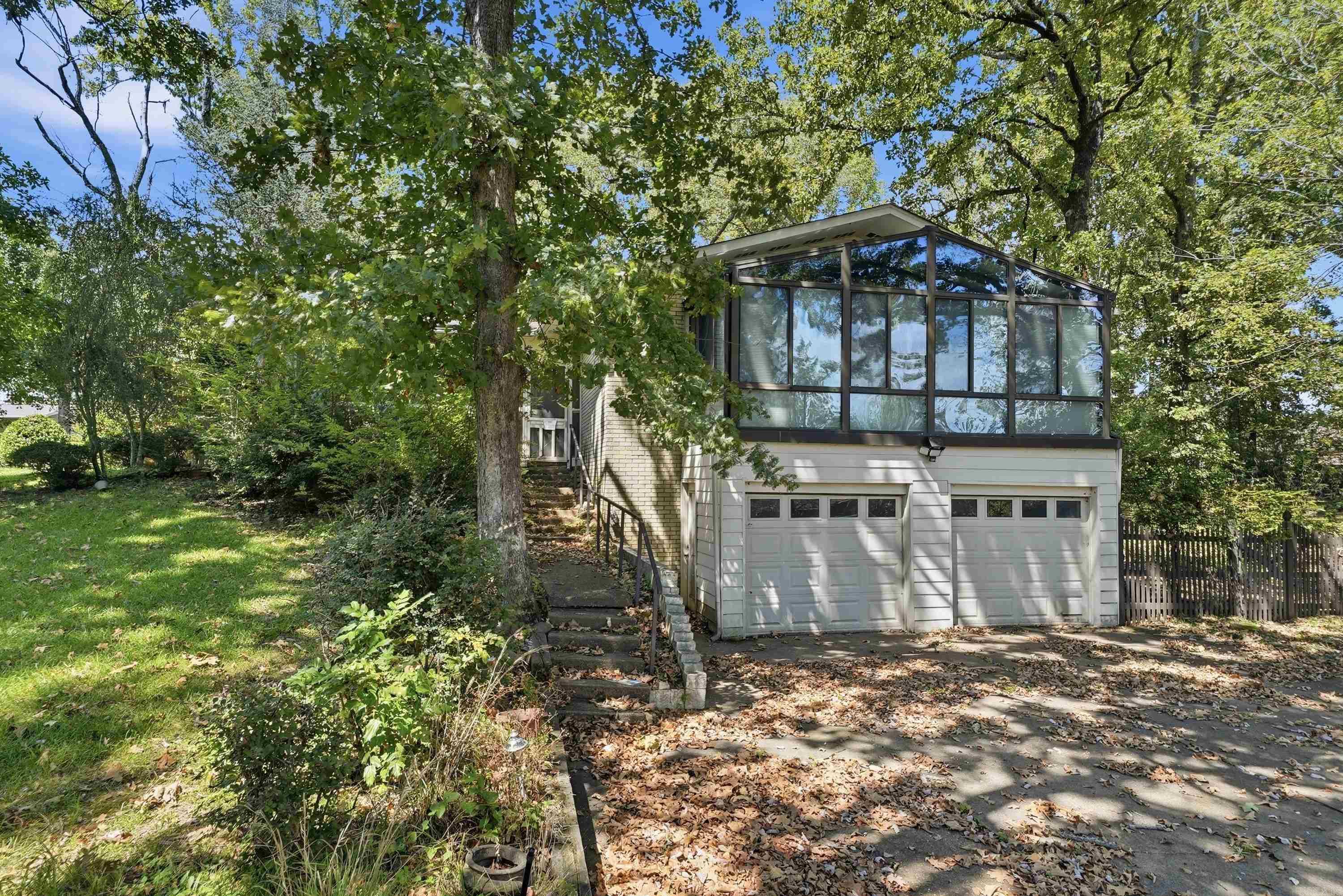 201 Harris Road — exterior