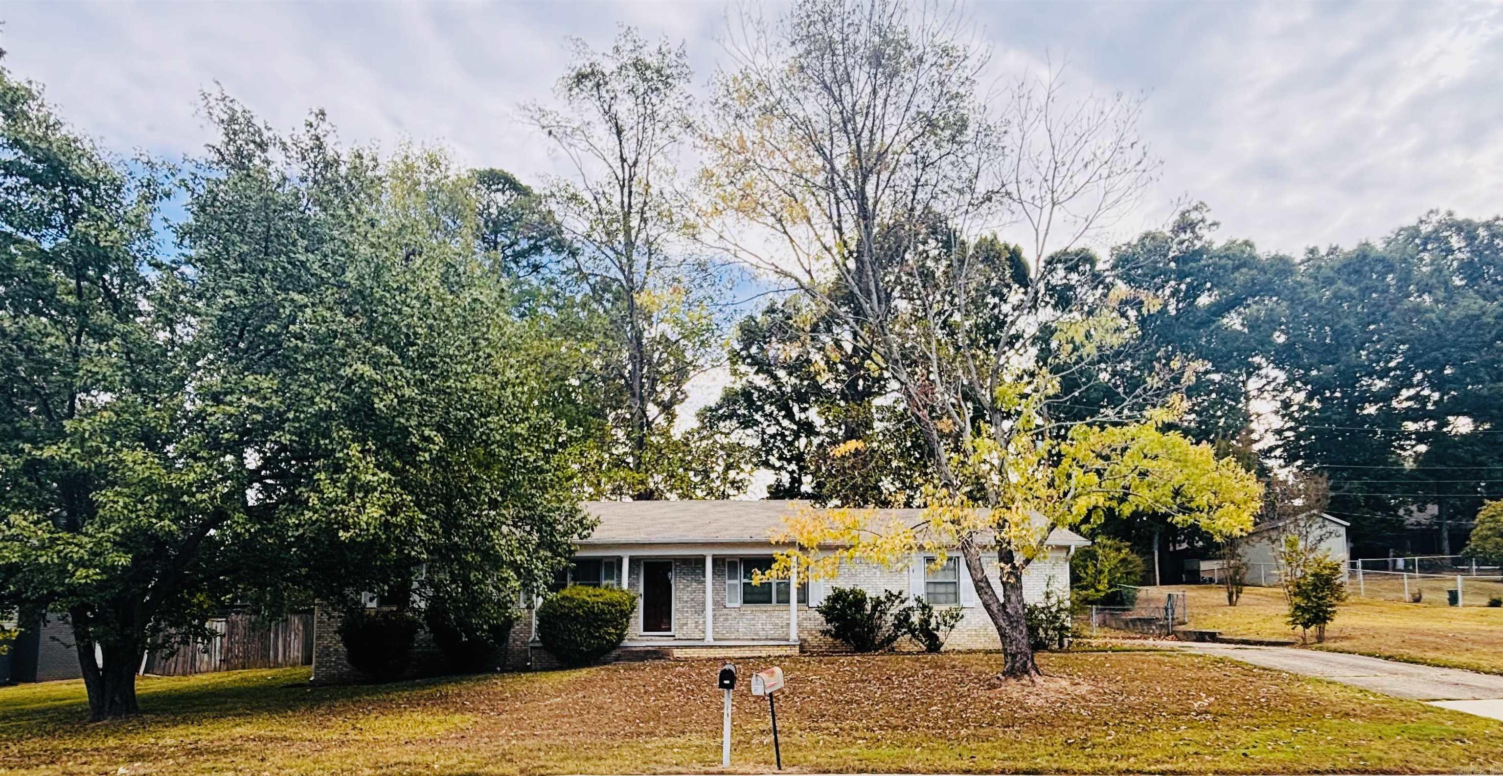 2017 E Lakeview Drive