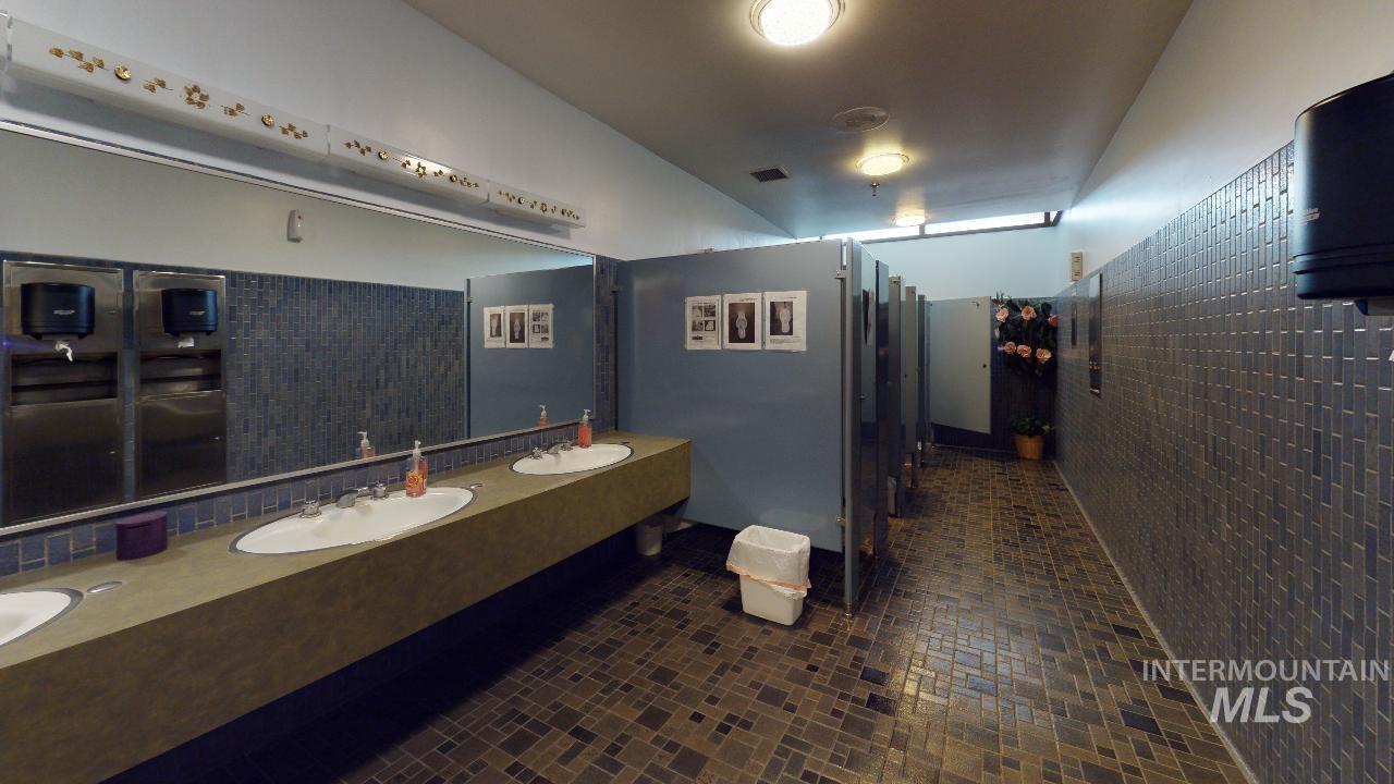 3444 Country Club Dr, Lewiston, Idaho 83501, Business/Commercial For Sale, Price $1,900,000, 98872308