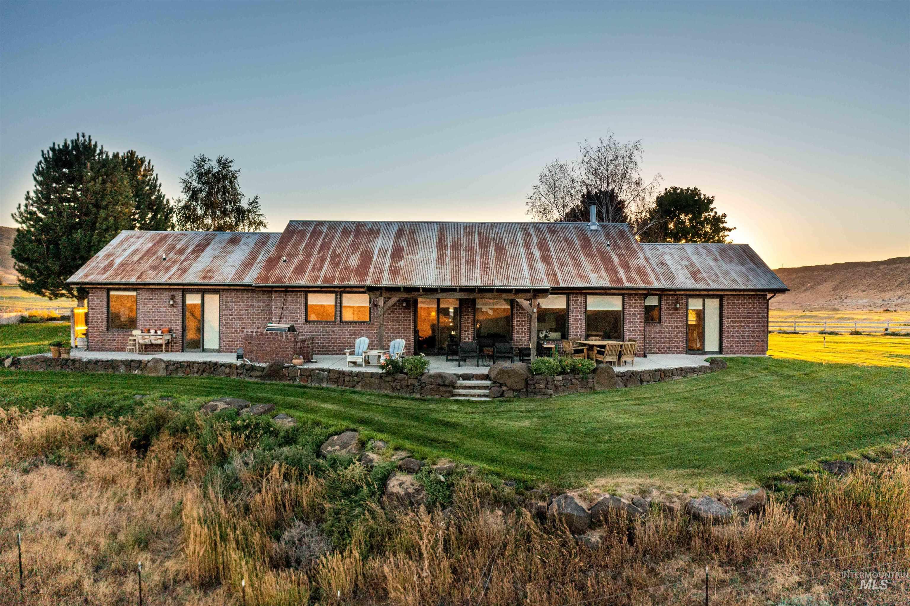 14400 E. Shoestring Rd., Bliss, Idaho 83314, 3 Bedrooms, 2 Bathrooms, Farm & Ranch For Sale, Price $7,650,000,MLS 98883401