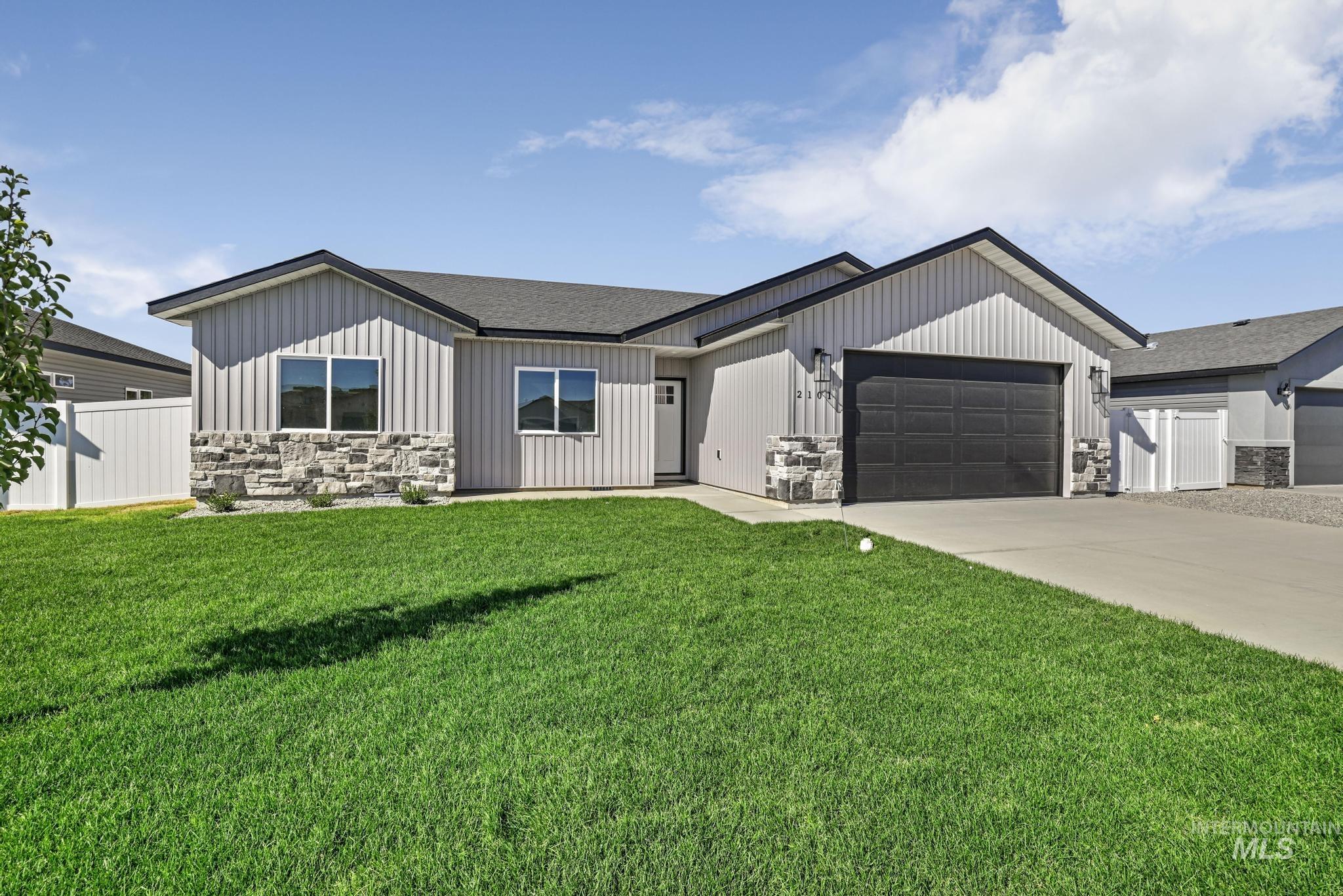 2101 Erin St, Jerome, Idaho 83338, 3 Bedrooms, 2 Bathrooms, Residential For Sale, Price $350,000, 98903355