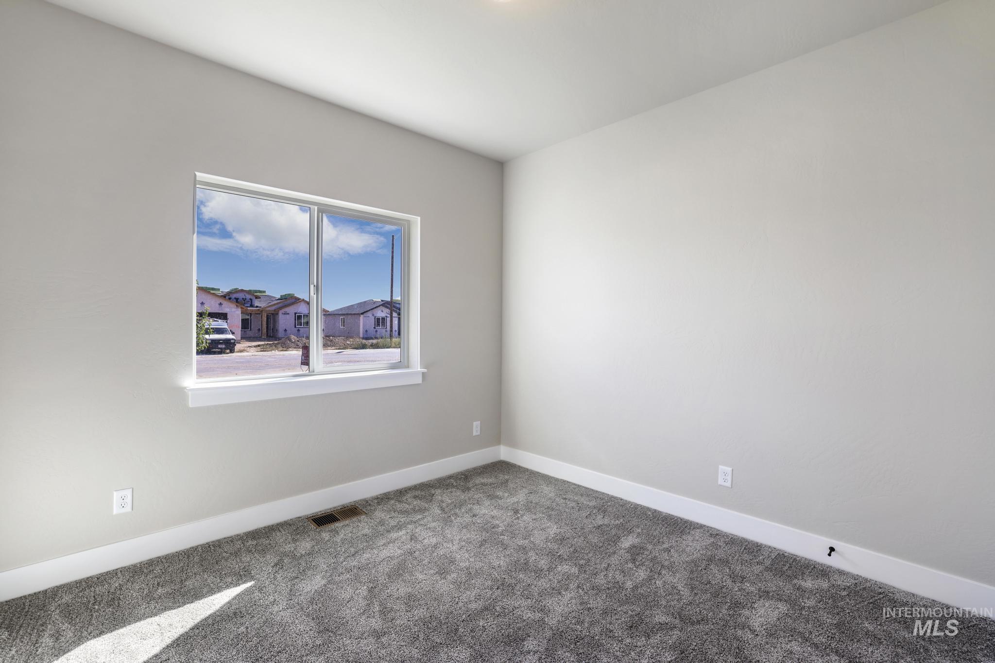 2101 Erin St, Jerome, Idaho 83338, 3 Bedrooms, 2 Bathrooms, Residential For Sale, Price $350,000,MLS 98903355