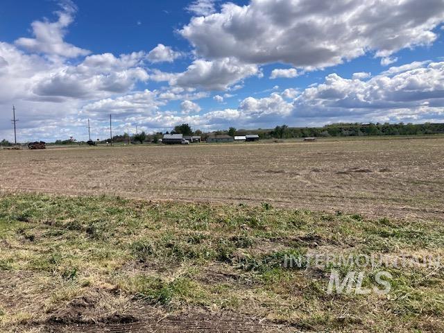5517 95 Spur Highway, Ontario, Oregon 97914, 3 Bedrooms, 2 Bathrooms, Residential For Sale, Price $330,000, 98910197