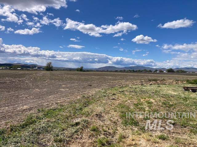 5517 95 Spur Highway, Ontario, Oregon 97914, 3 Bedrooms, 2 Bathrooms, Residential For Sale, Price $330,000, 98910197