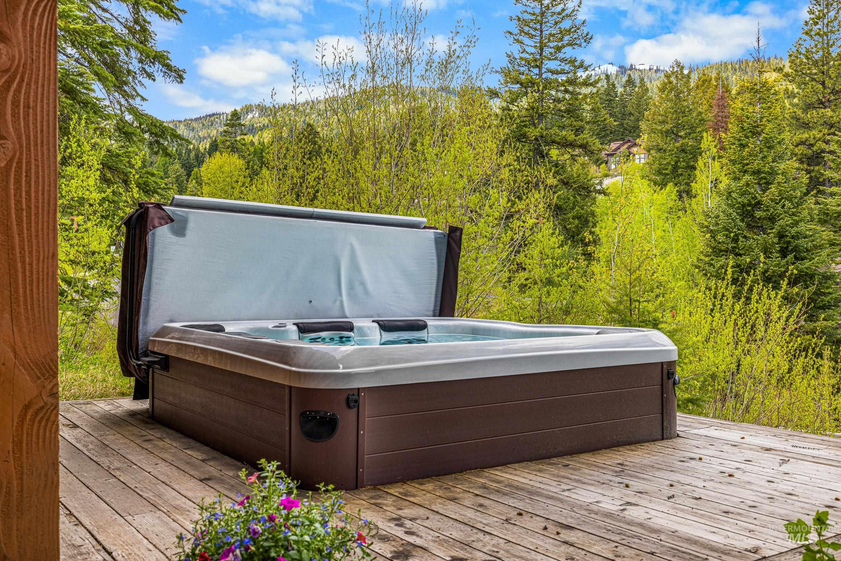 24 Francois Court, Donnelly, Idaho 83615, 4 Bedrooms, 4 Bathrooms, Residential For Sale, Price $1,995,000, 98911866