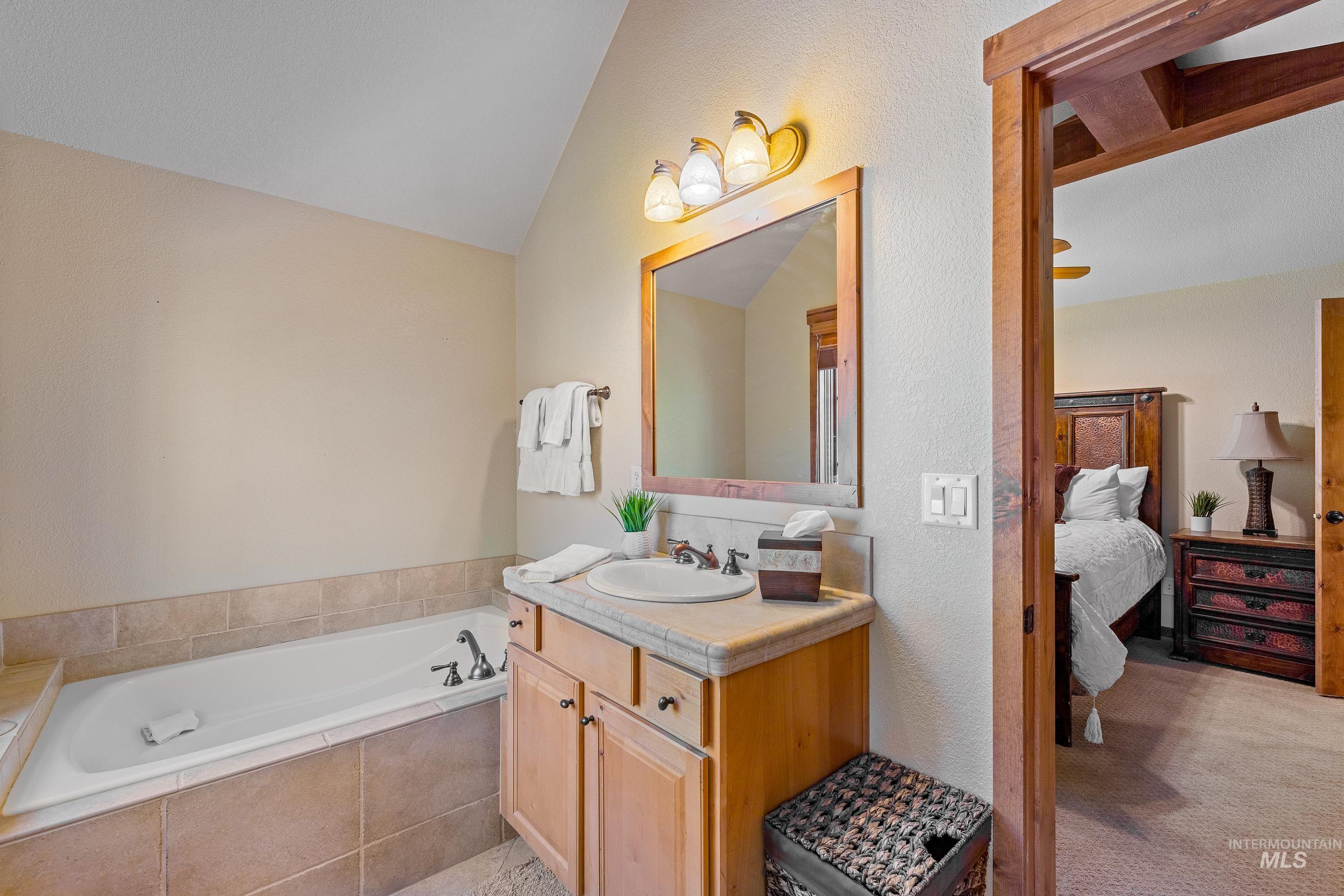 25 Golden Bar Court, Donnelly, Idaho 83615, 2 Bedrooms, 3 Bathrooms, Residential For Sale, Price $849,000,MLS 98912907