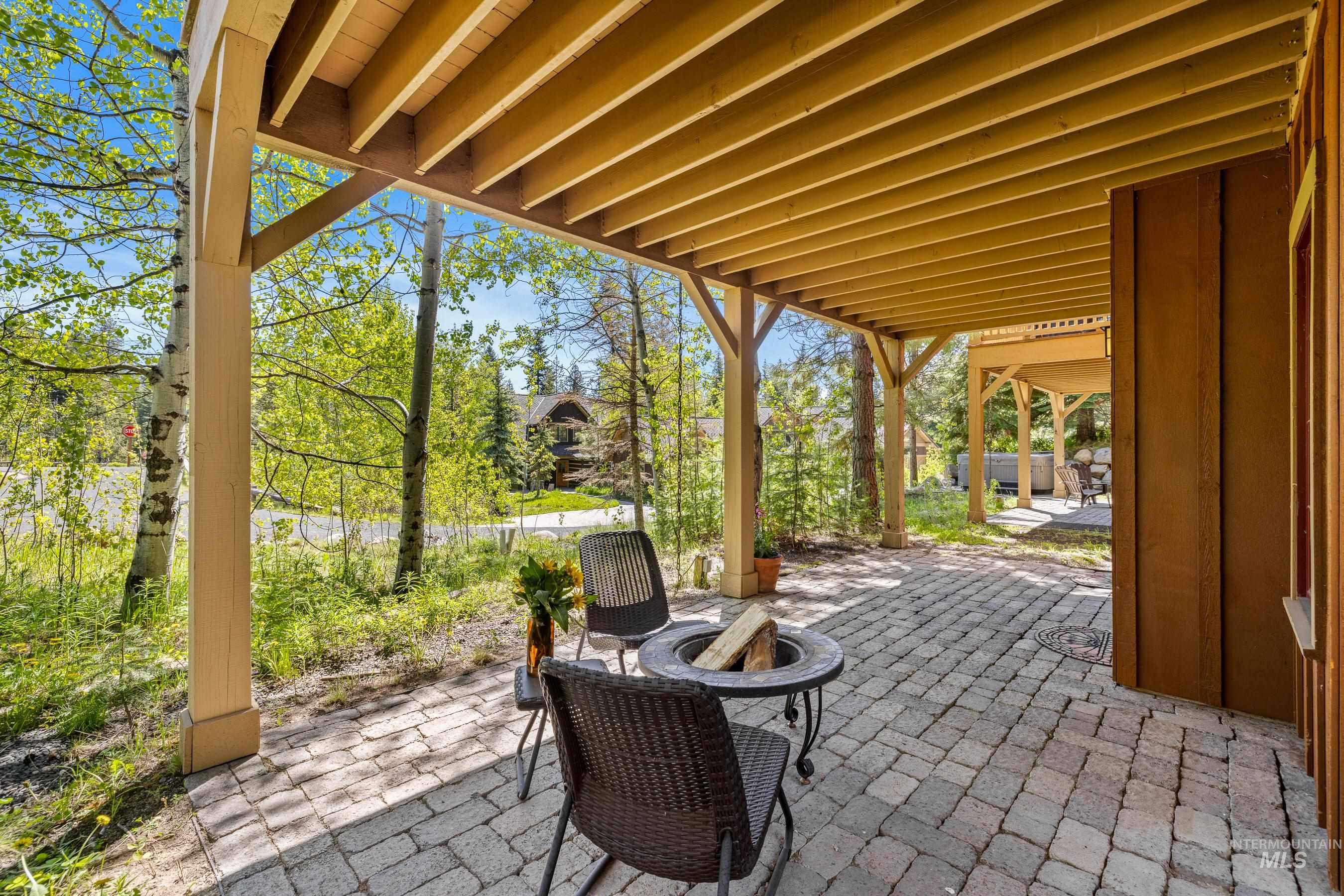 25 Golden Bar Court, Donnelly, Idaho 83615, 2 Bedrooms, 3 Bathrooms, Residential For Sale, Price $849,000,MLS 98912907