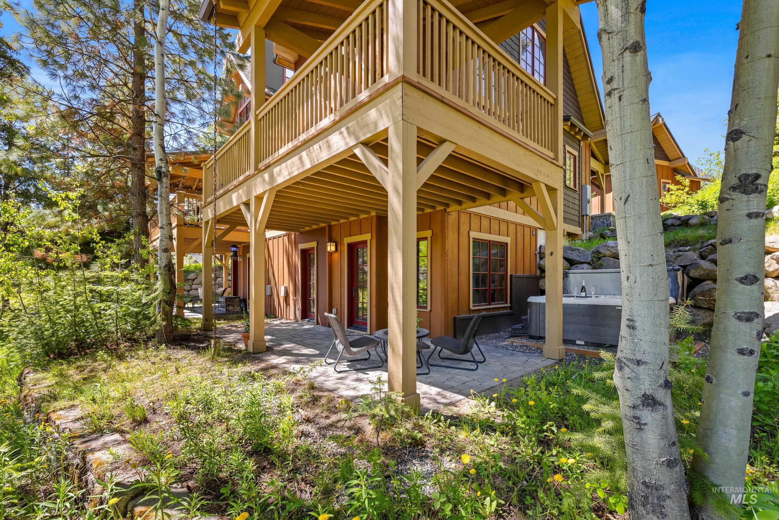 25 Golden Bar Court, Donnelly, Idaho 83615, 2 Bedrooms, 3 Bathrooms, Residential For Sale, Price $849,000,MLS 98912907