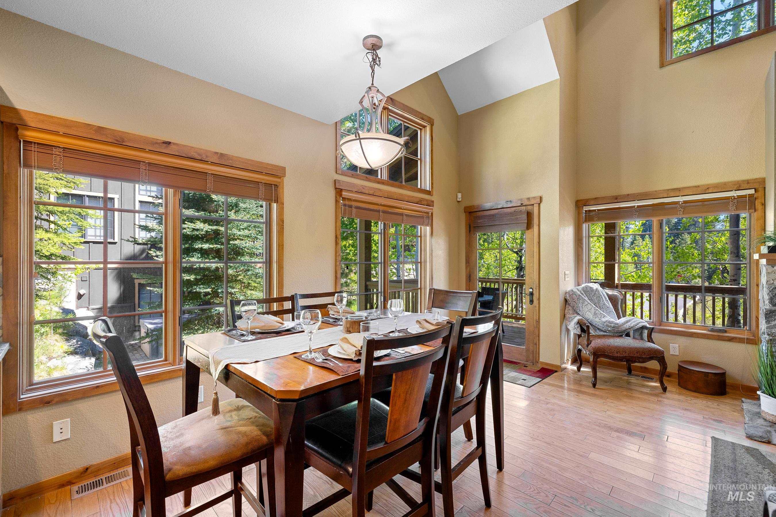 25 Golden Bar Court, Donnelly, Idaho 83615, 2 Bedrooms, 3 Bathrooms, Residential For Sale, Price $849,000,MLS 98912907