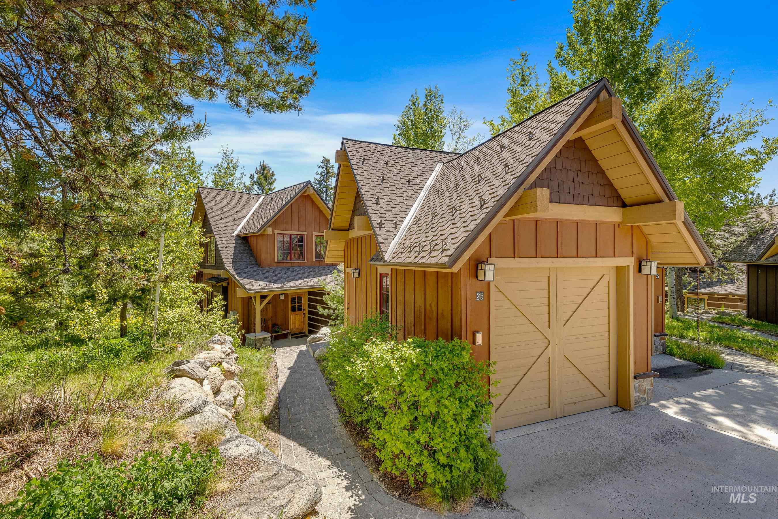 25 Golden Bar Court, Donnelly, Idaho 83615, 2 Bedrooms, 3 Bathrooms, Residential For Sale, Price $849,000,MLS 98912907