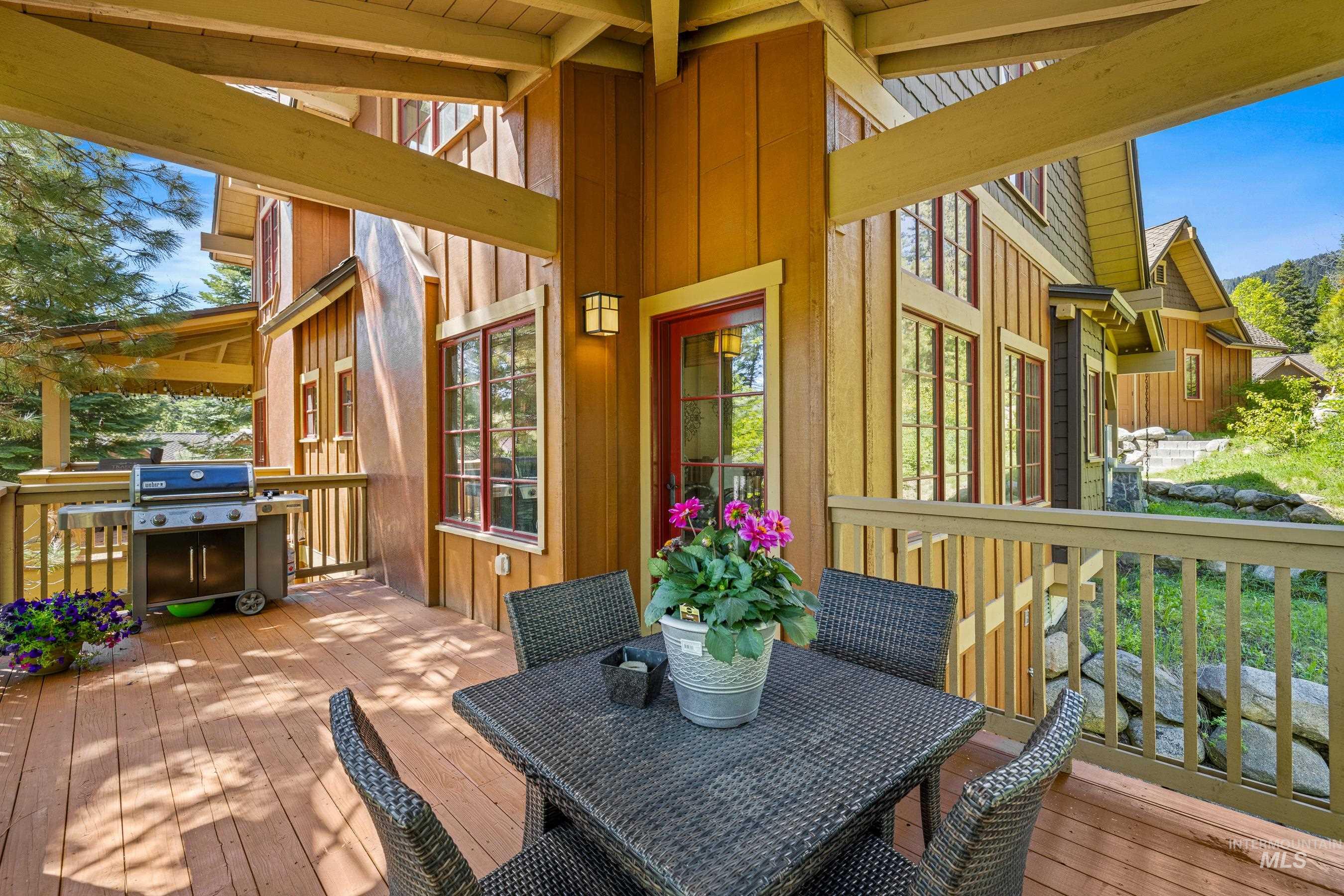 25 Golden Bar Court, Donnelly, Idaho 83615, 2 Bedrooms, 3 Bathrooms, Residential For Sale, Price $849,000,MLS 98912907