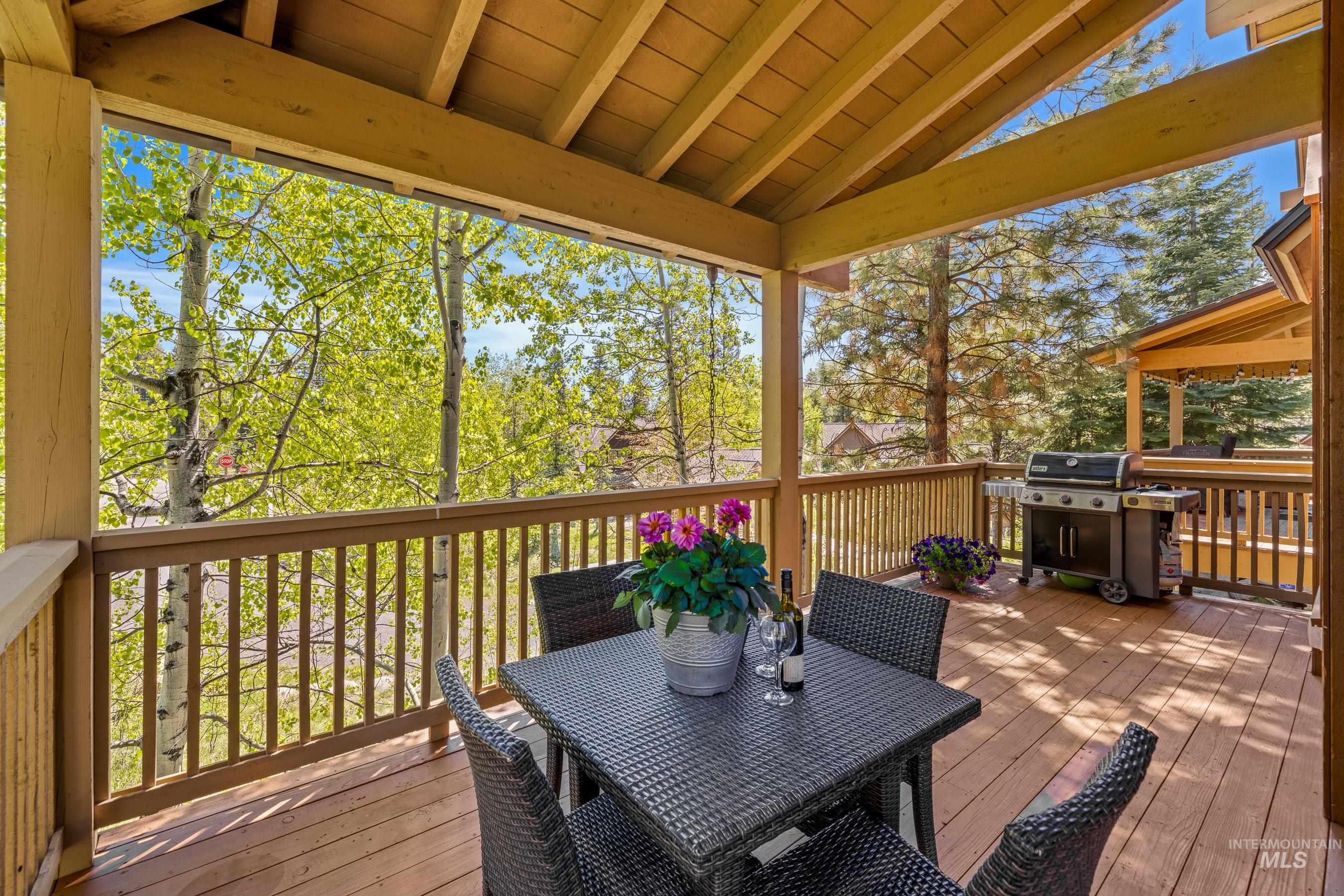 25 Golden Bar Court, Donnelly, Idaho 83615, 2 Bedrooms, 3 Bathrooms, Residential For Sale, Price $849,000,MLS 98912907