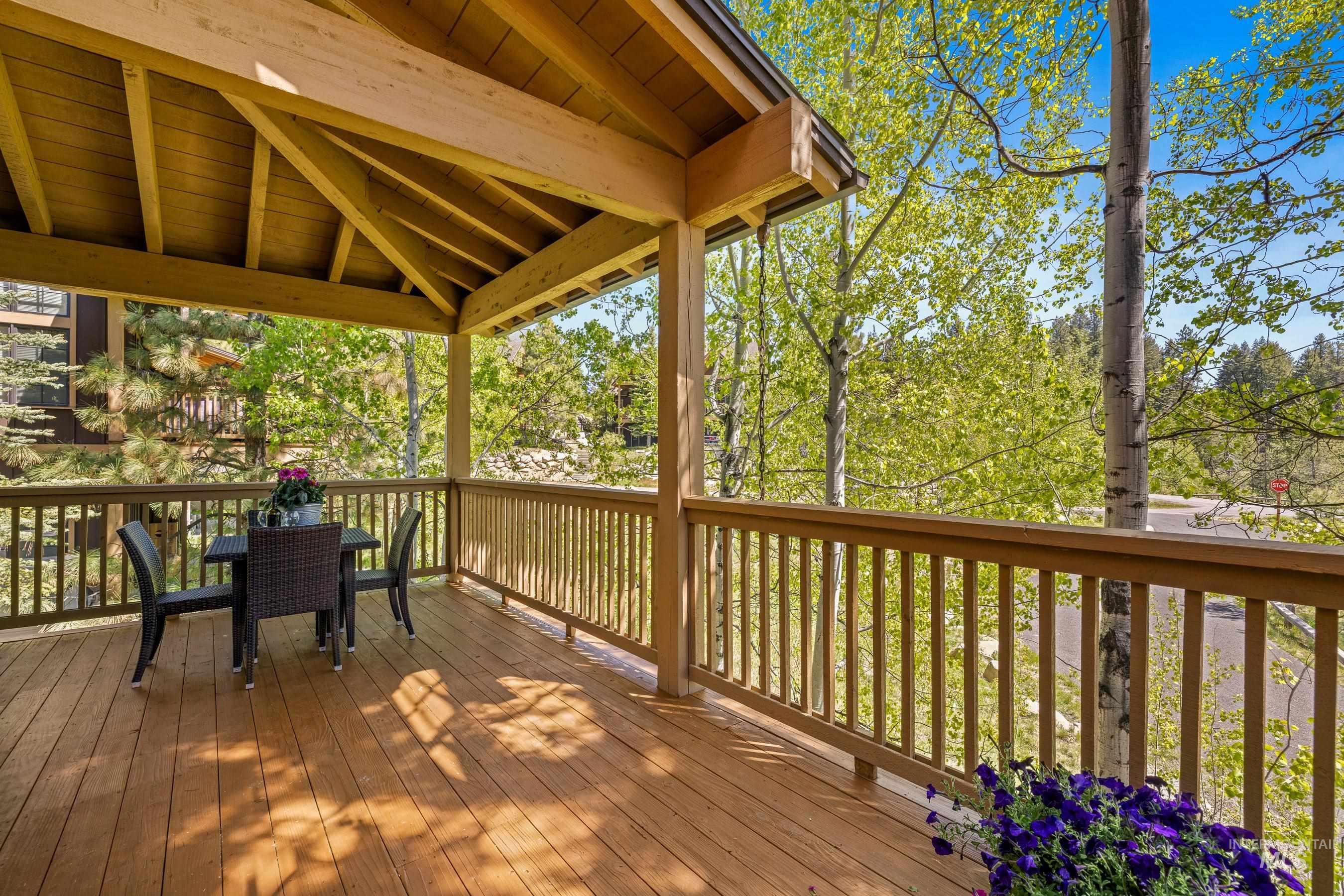 25 Golden Bar Court, Donnelly, Idaho 83615, 2 Bedrooms, 3 Bathrooms, Residential For Sale, Price $849,000,MLS 98912907