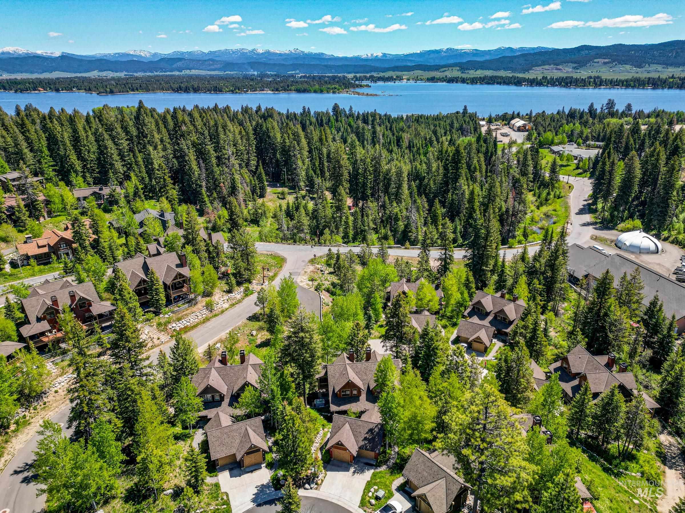 25 Golden Bar Court, Donnelly, Idaho 83615, 2 Bedrooms, 3 Bathrooms, Residential For Sale, Price $849,000,MLS 98912907