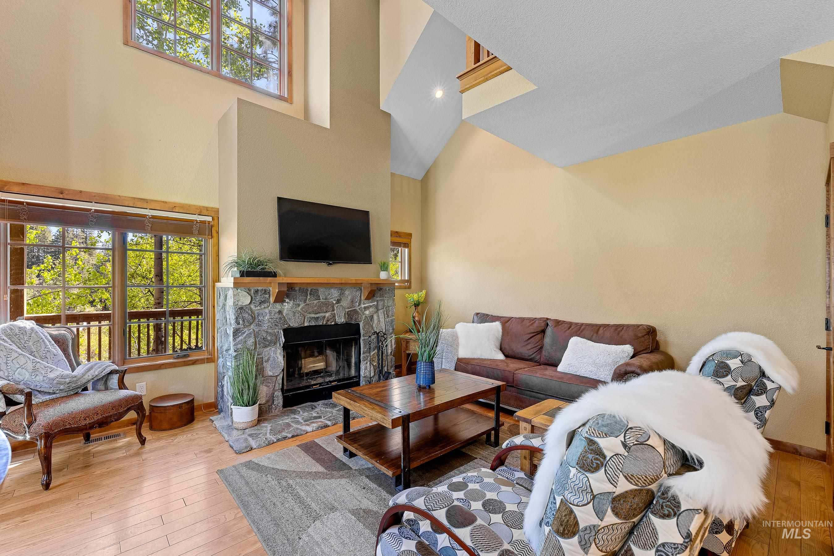 25 Golden Bar Court, Donnelly, Idaho 83615, 2 Bedrooms, 3 Bathrooms, Residential For Sale, Price $849,000,MLS 98912907