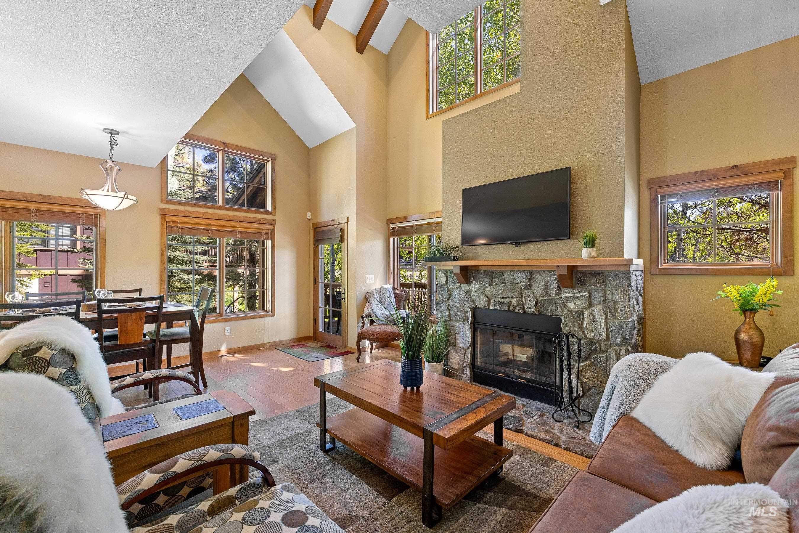 25 Golden Bar Court, Donnelly, Idaho 83615, 2 Bedrooms, 3 Bathrooms, Residential For Sale, Price $849,000,MLS 98912907