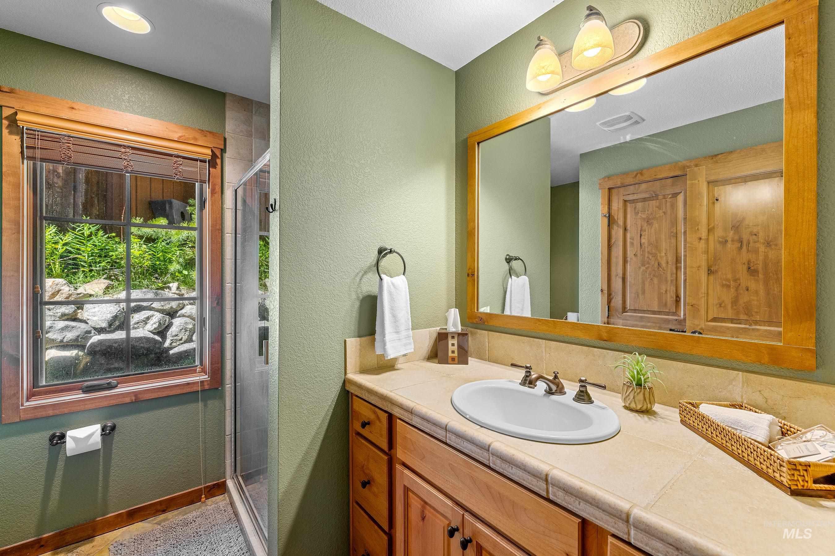 25 Golden Bar Court, Donnelly, Idaho 83615, 2 Bedrooms, 3 Bathrooms, Residential For Sale, Price $849,000,MLS 98912907