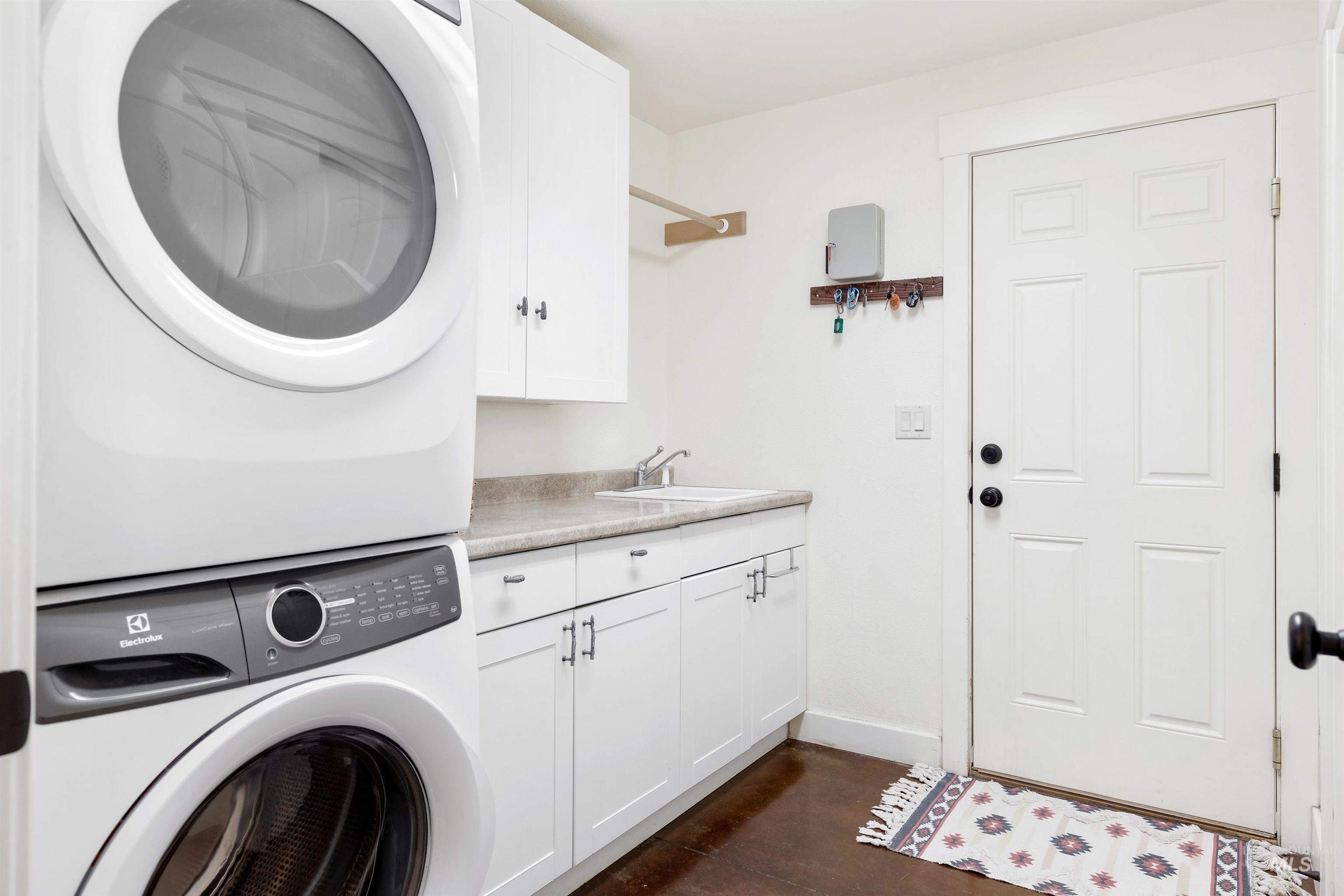 610 Cabarton Rd, Cascade, Idaho 83611, 3 Bedrooms, 3 Bathrooms, Residential For Sale, Price $2,497,000,MLS 98914448