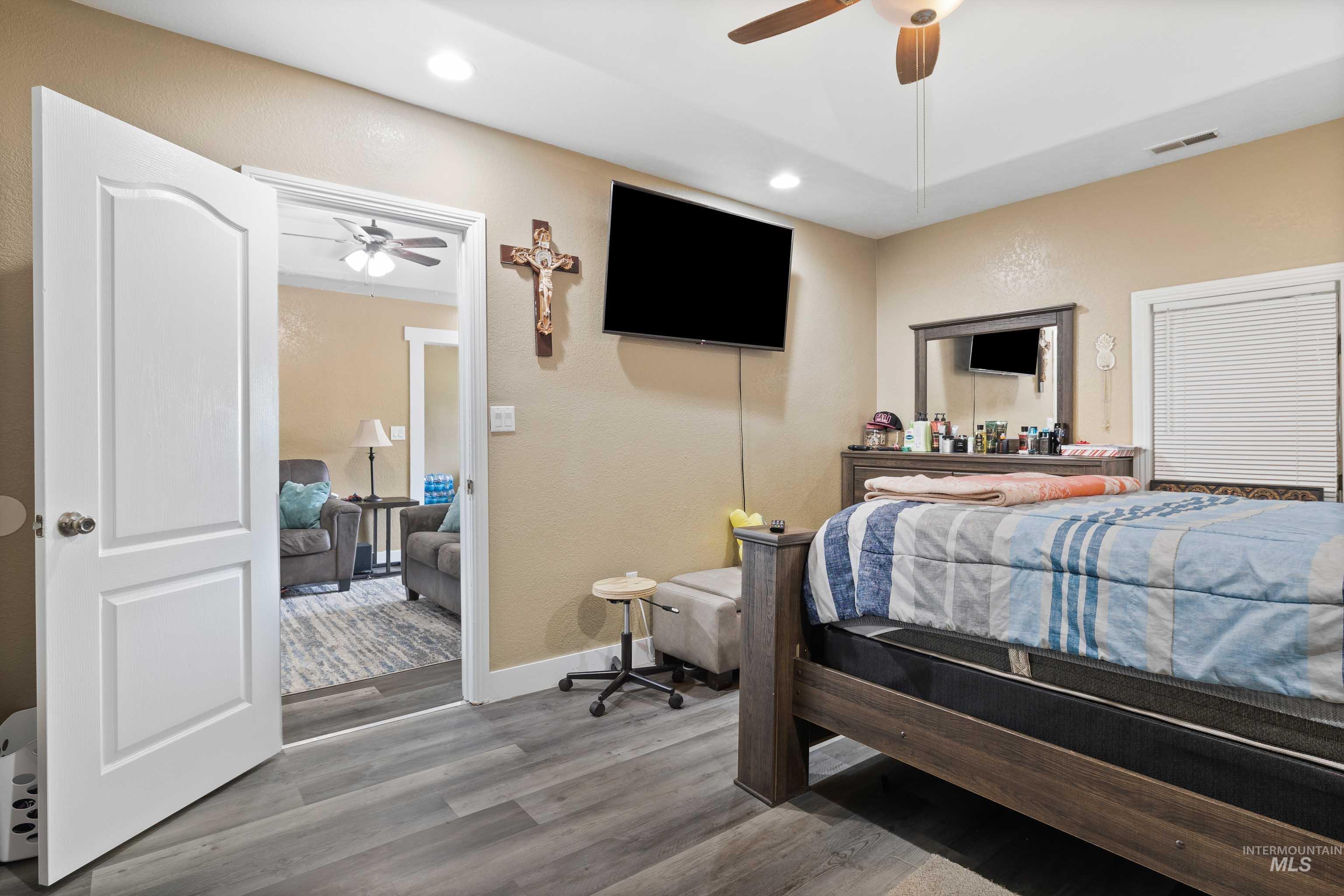 726 Wyoming St, Gooding, Idaho 83330, 3 Bedrooms, 3 Bathrooms, Residential For Sale, Price $264,900,MLS 98915131