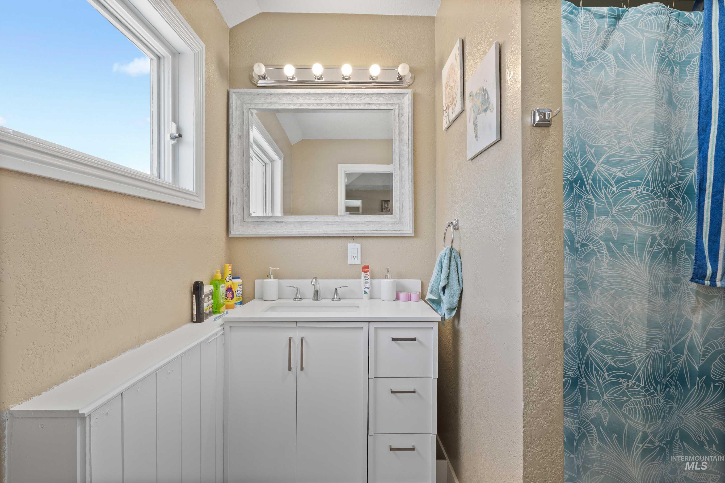 726 Wyoming St, Gooding, Idaho 83330, 3 Bedrooms, 3 Bathrooms, Residential For Sale, Price $264,900,MLS 98915131