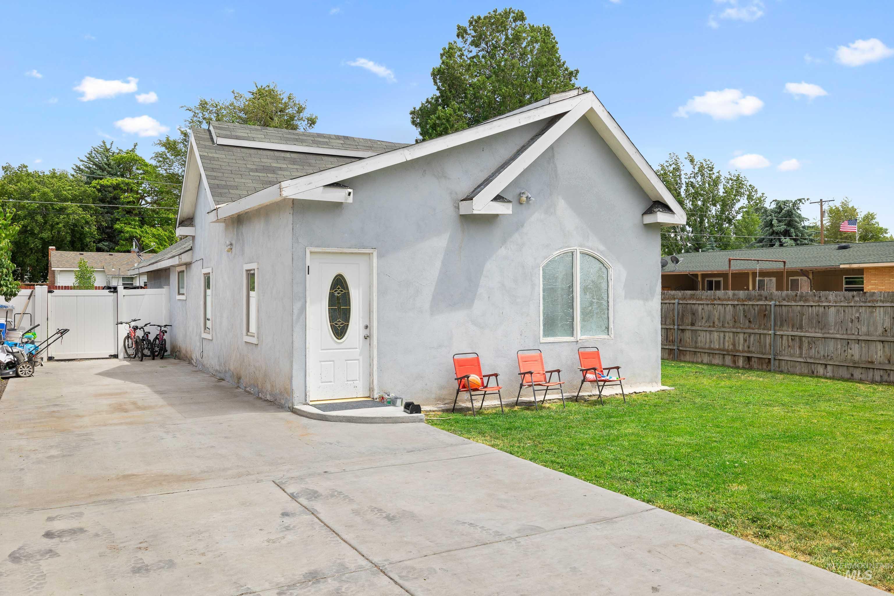 726 Wyoming St, Gooding, Idaho 83330, 3 Bedrooms, 3 Bathrooms, Residential For Sale, Price $264,900,MLS 98915131