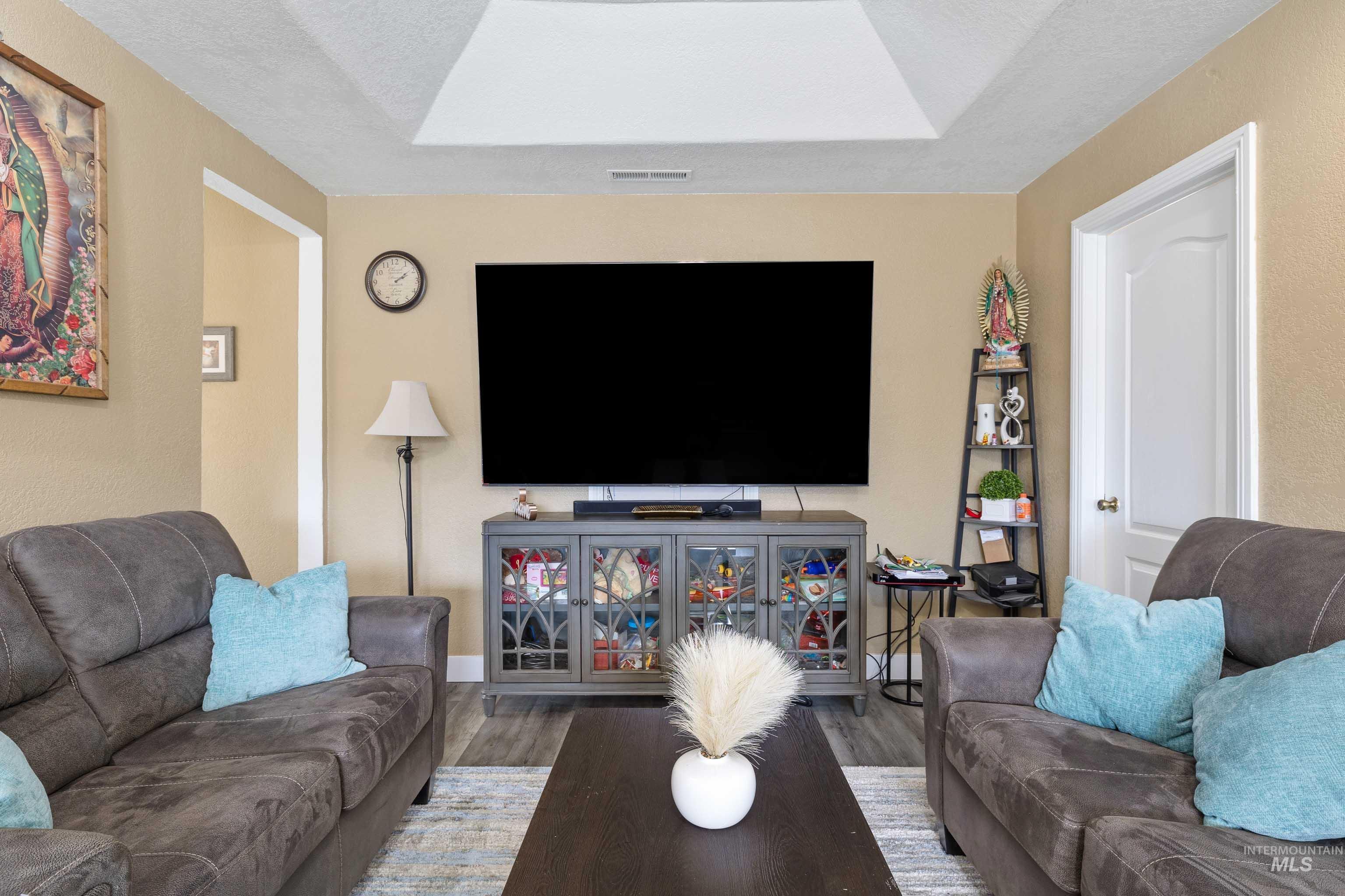 726 Wyoming St, Gooding, Idaho 83330, 3 Bedrooms, 3 Bathrooms, Residential For Sale, Price $264,900,MLS 98915131