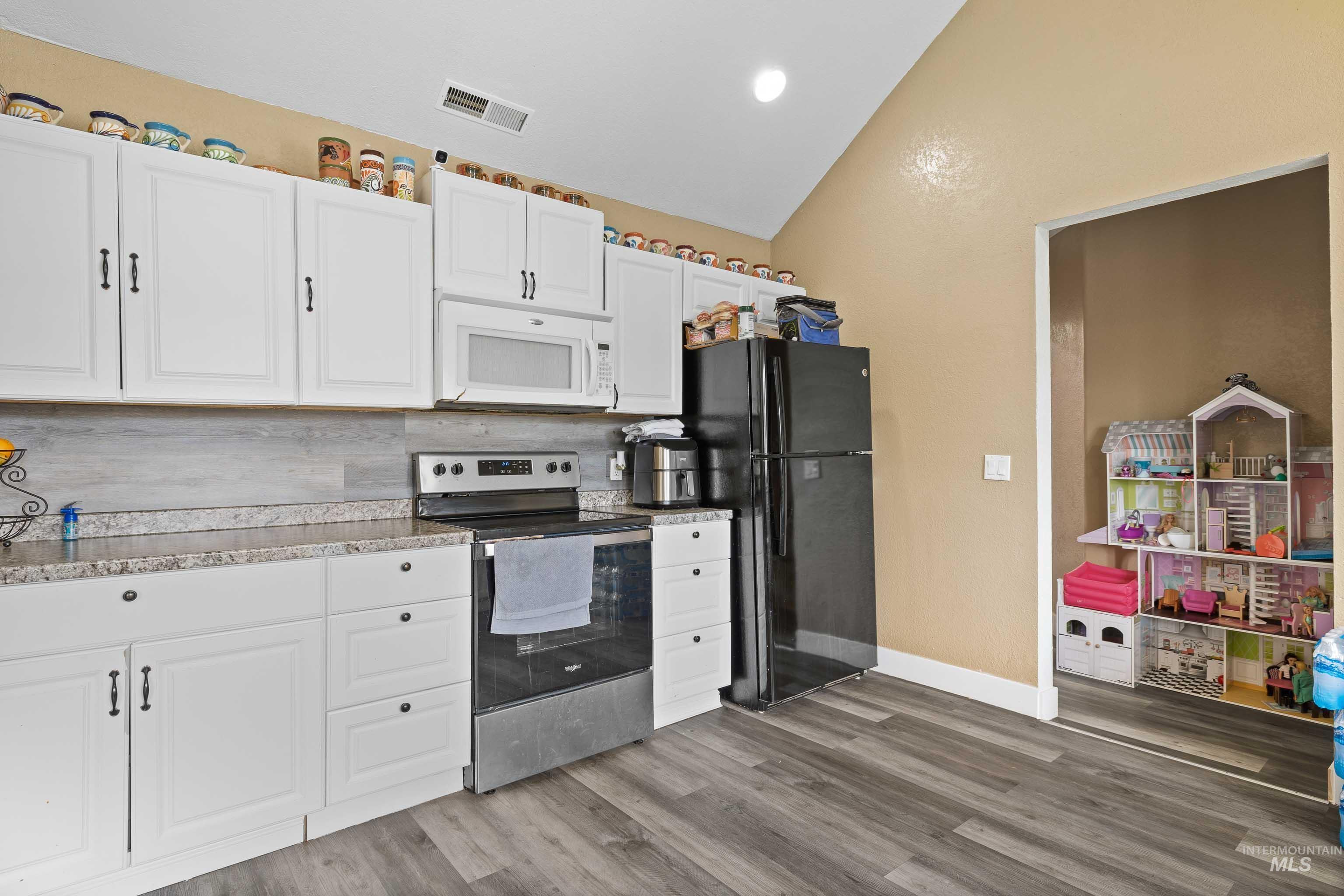 726 Wyoming St, Gooding, Idaho 83330, 3 Bedrooms, 3 Bathrooms, Residential For Sale, Price $264,900,MLS 98915131