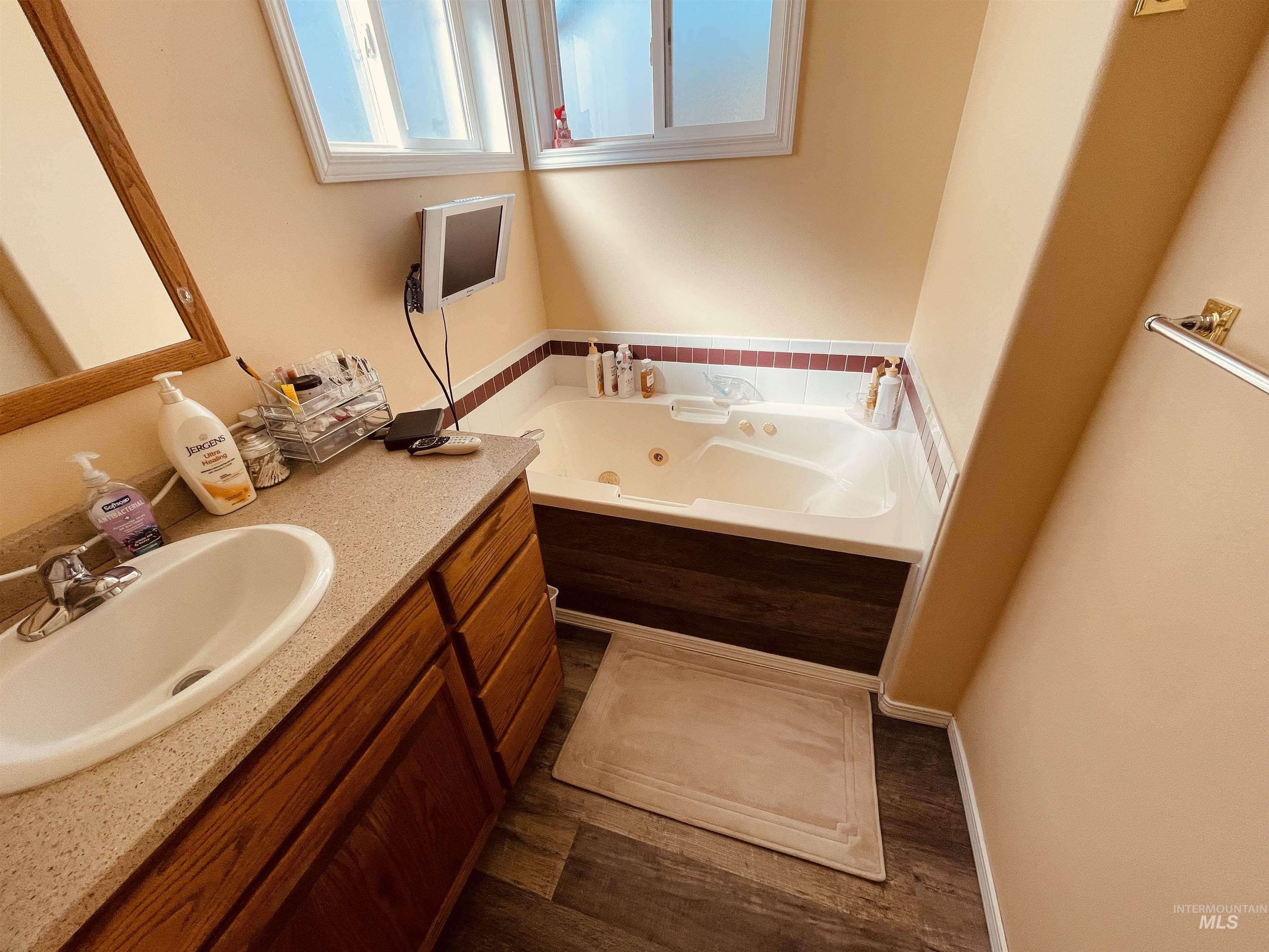 1293 Alameda Dr., Ontario, Oregon 97914, 3 Bedrooms, 2 Bathrooms, Residential For Sale, Price $449,000,MLS 98917470