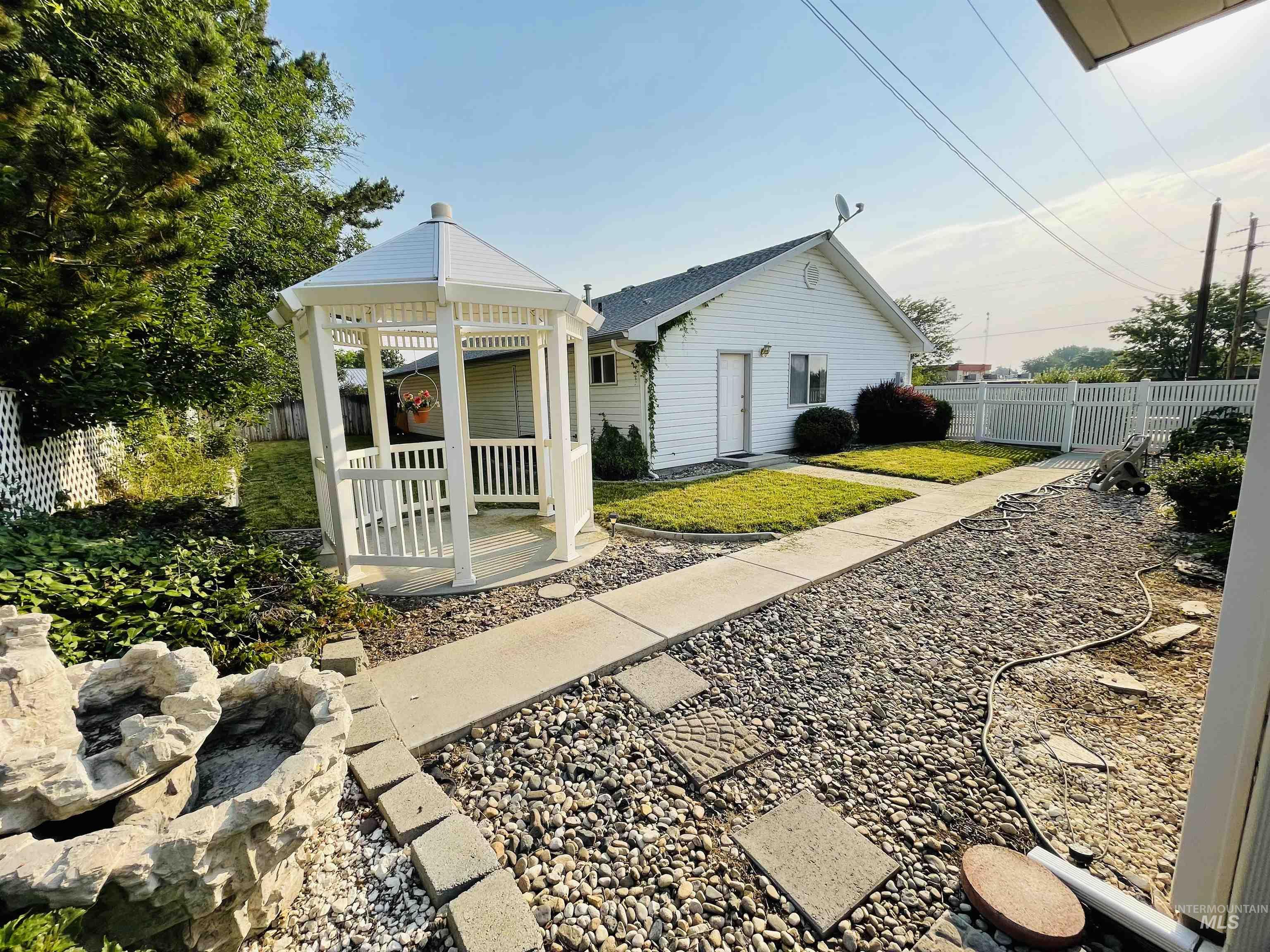 1293 Alameda Dr., Ontario, Oregon 97914, 3 Bedrooms, 2 Bathrooms, Residential For Sale, Price $449,000,MLS 98917470