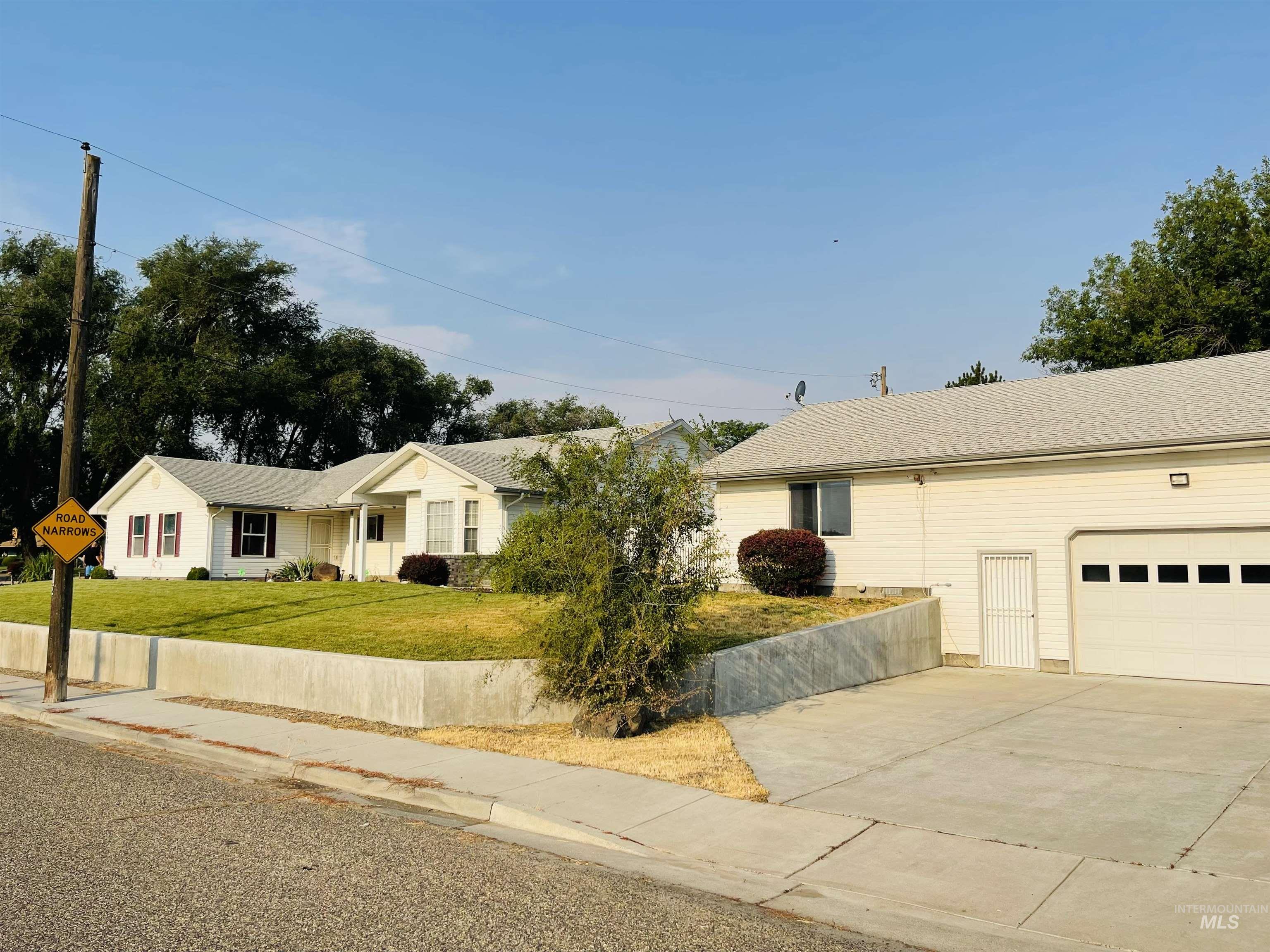 1293 Alameda Dr., Ontario, Oregon 97914, 3 Bedrooms, 2 Bathrooms, Residential For Sale, Price $449,000,MLS 98917470