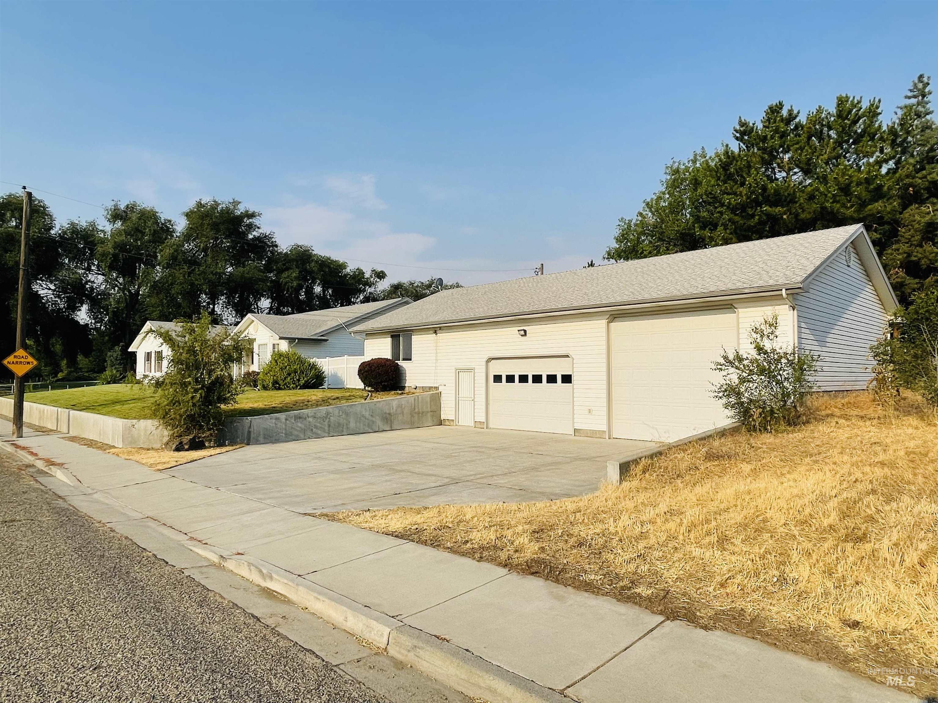 1293 Alameda Dr., Ontario, Oregon 97914, 3 Bedrooms, 2 Bathrooms, Residential For Sale, Price $449,000,MLS 98917470