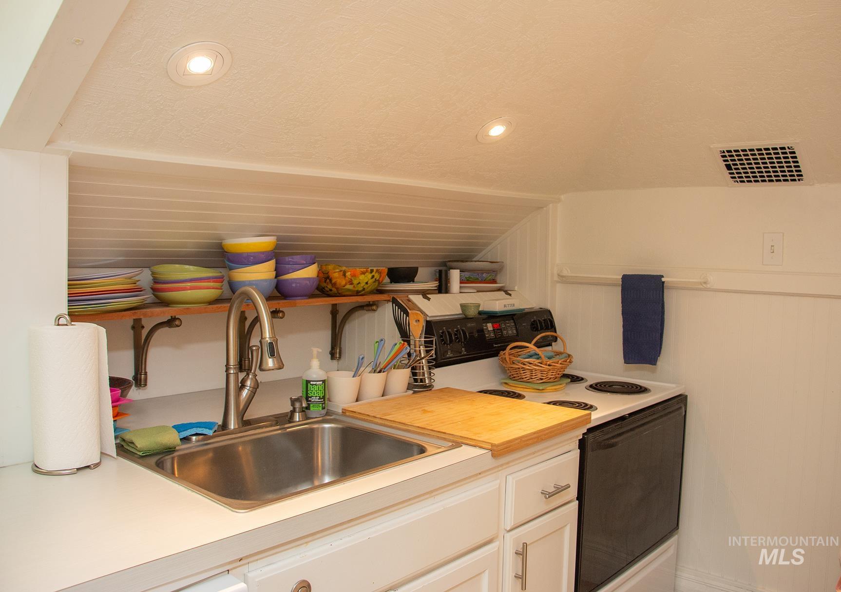 123 17th Ave S, Nampa, Idaho 83651, 3 Bedrooms, 2.5 Bathrooms, Residential For Sale, Price $575,000,MLS 98923061