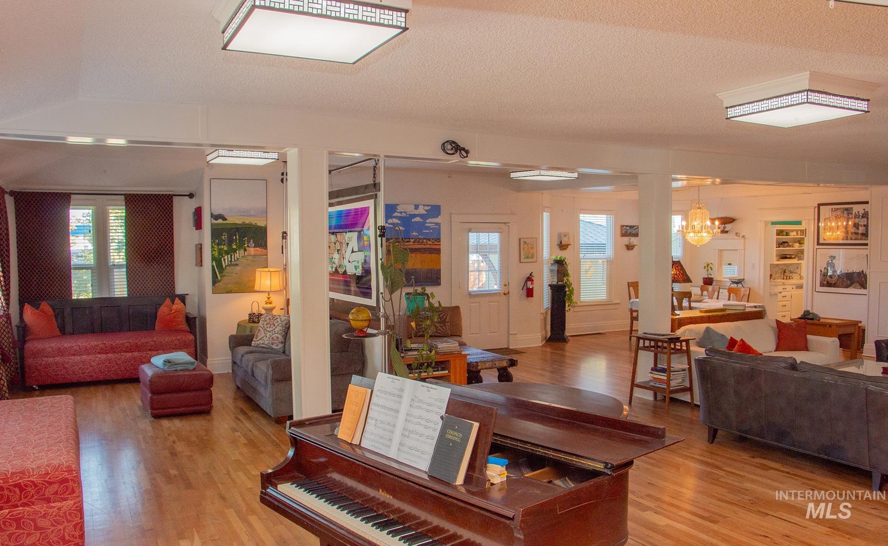 123 17th Ave S, Nampa, Idaho 83651, 3 Bedrooms, 2.5 Bathrooms, Residential For Sale, Price $575,000,MLS 98923061