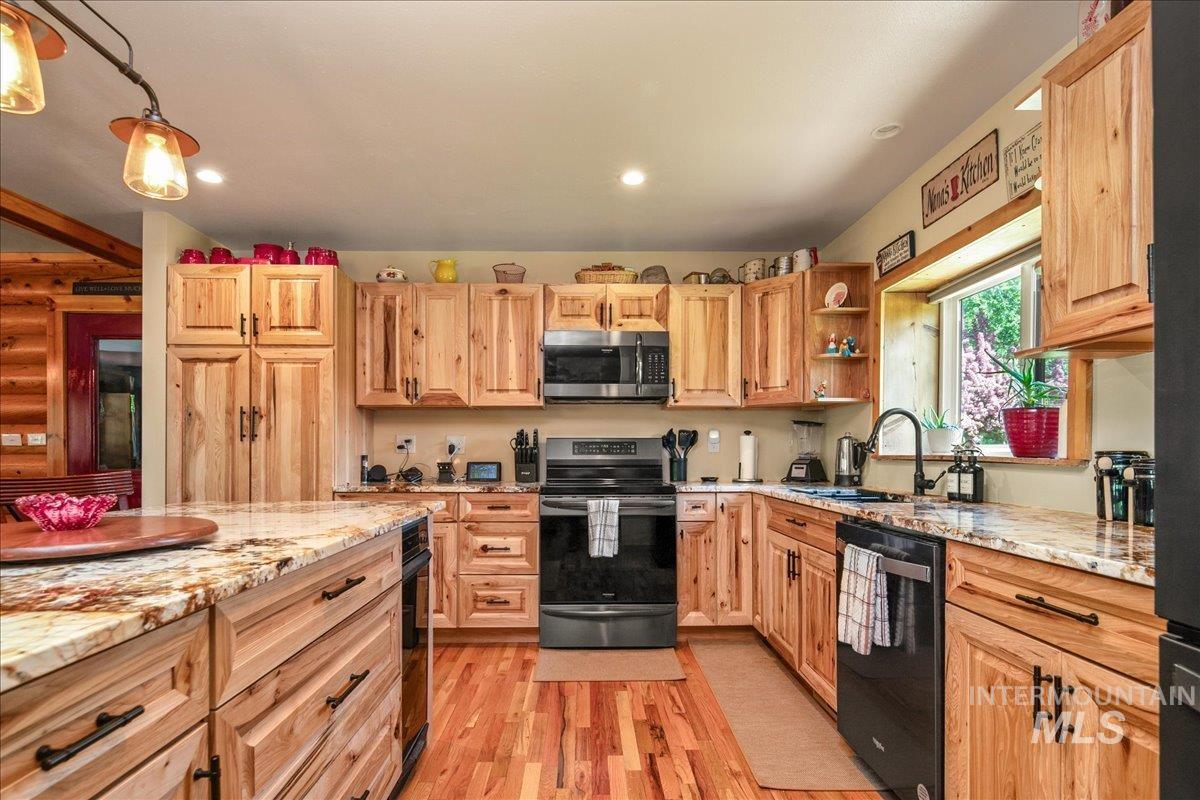 6856 Highway 55, Horseshoe Bend, Idaho 83629, 3 Bedrooms, 3 Bathrooms, Residential For Sale, Price $1,498,000,MLS 98923100