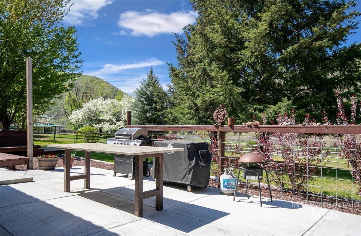 6856 Highway 55, Horseshoe Bend, Idaho 83629, 3 Bedrooms, 3 Bathrooms, Residential For Sale, Price $1,498,000,MLS 98923100