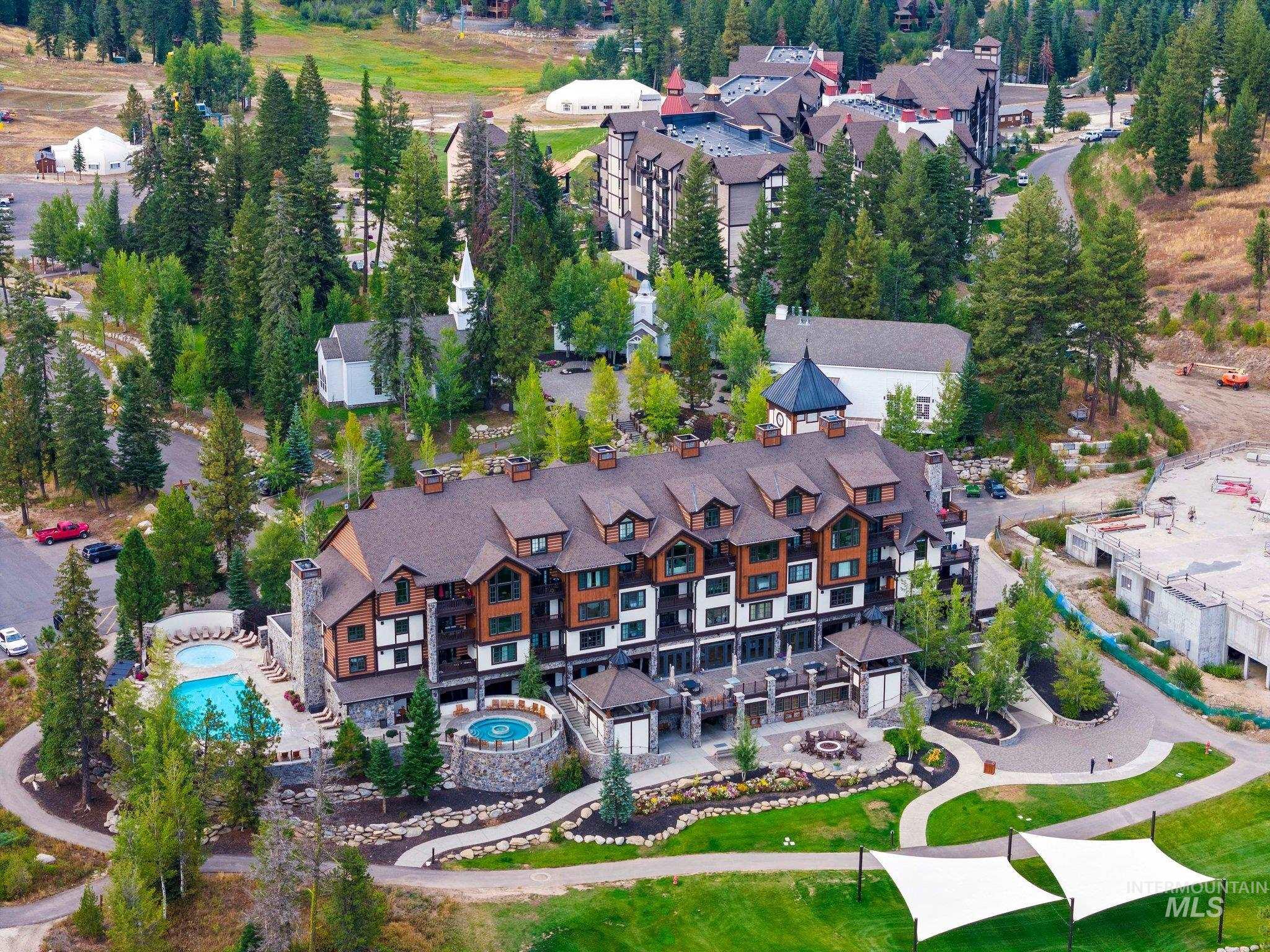 75 Arling Center Court, Donnelly, Idaho 83615, 2 Bedrooms, 2 Bathrooms, Residential For Sale, Price $985,000, 98924315