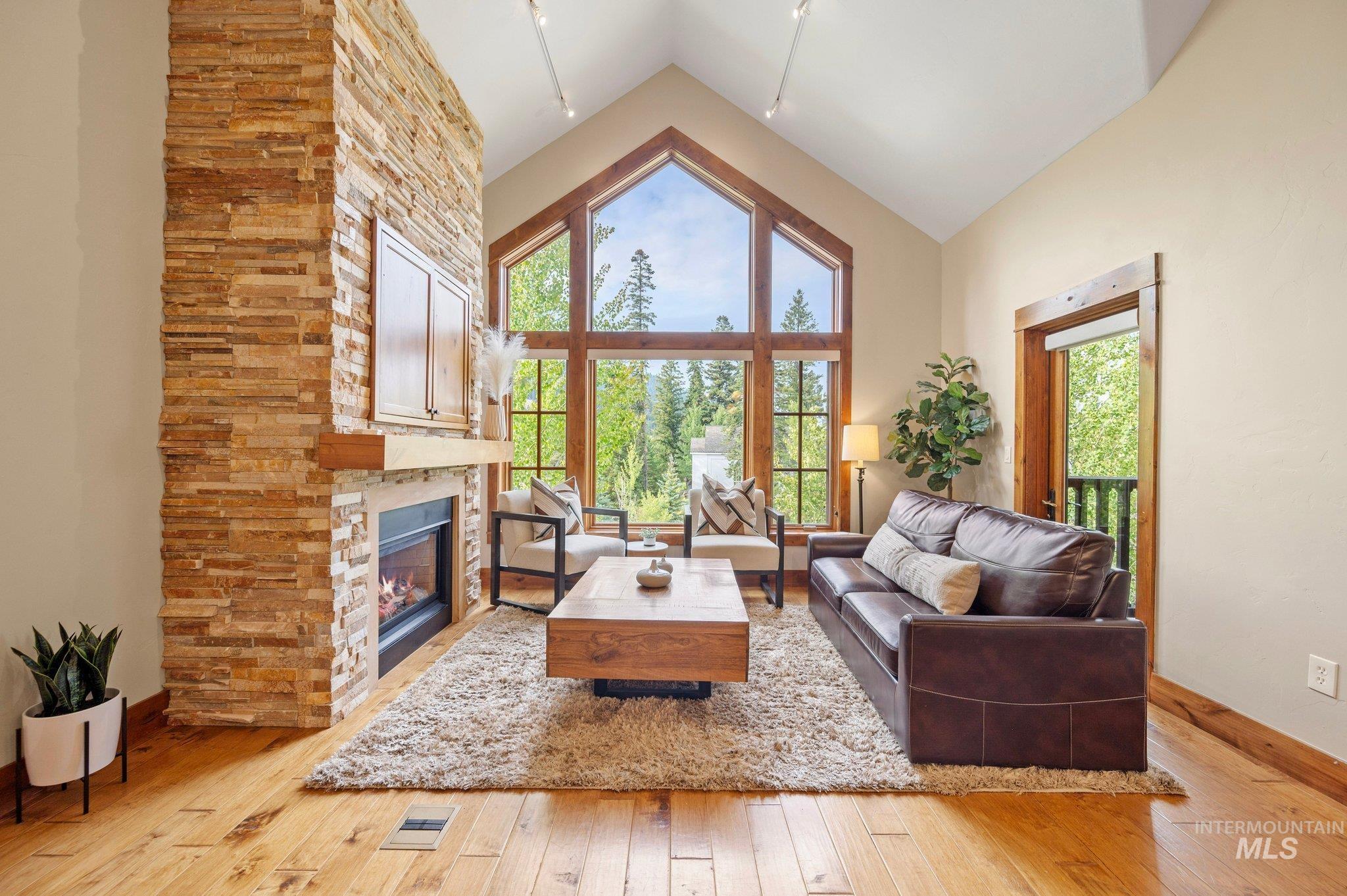 75 Arling Center Court, Donnelly, Idaho 83615, 2 Bedrooms, 2 Bathrooms, Residential For Sale, Price $985,000, 98924315