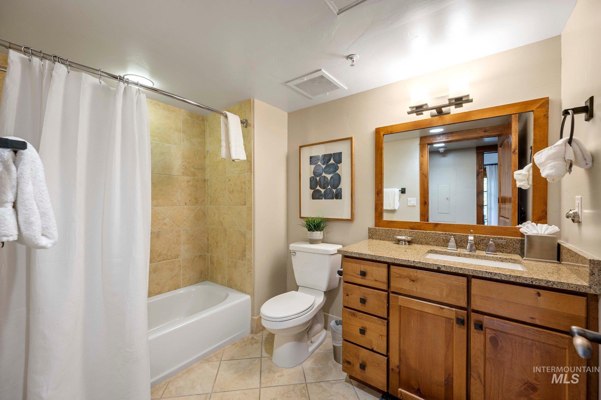 75 Arling Center Court, Donnelly, Idaho 83615, 2 Bedrooms, 2 Bathrooms, Residential For Sale, Price $985,000, 98924315