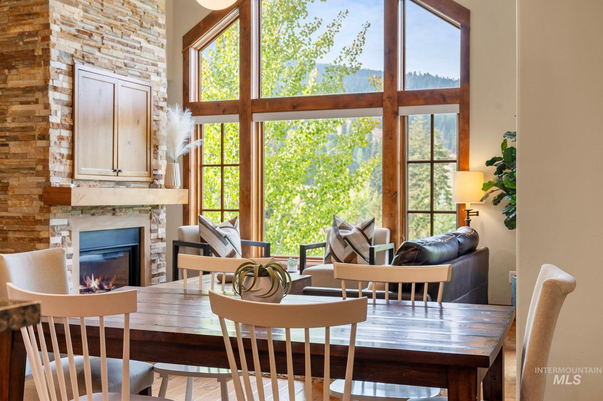 75 Arling Center Court, Donnelly, Idaho 83615, 2 Bedrooms, 2 Bathrooms, Residential For Sale, Price $985,000, 98924315