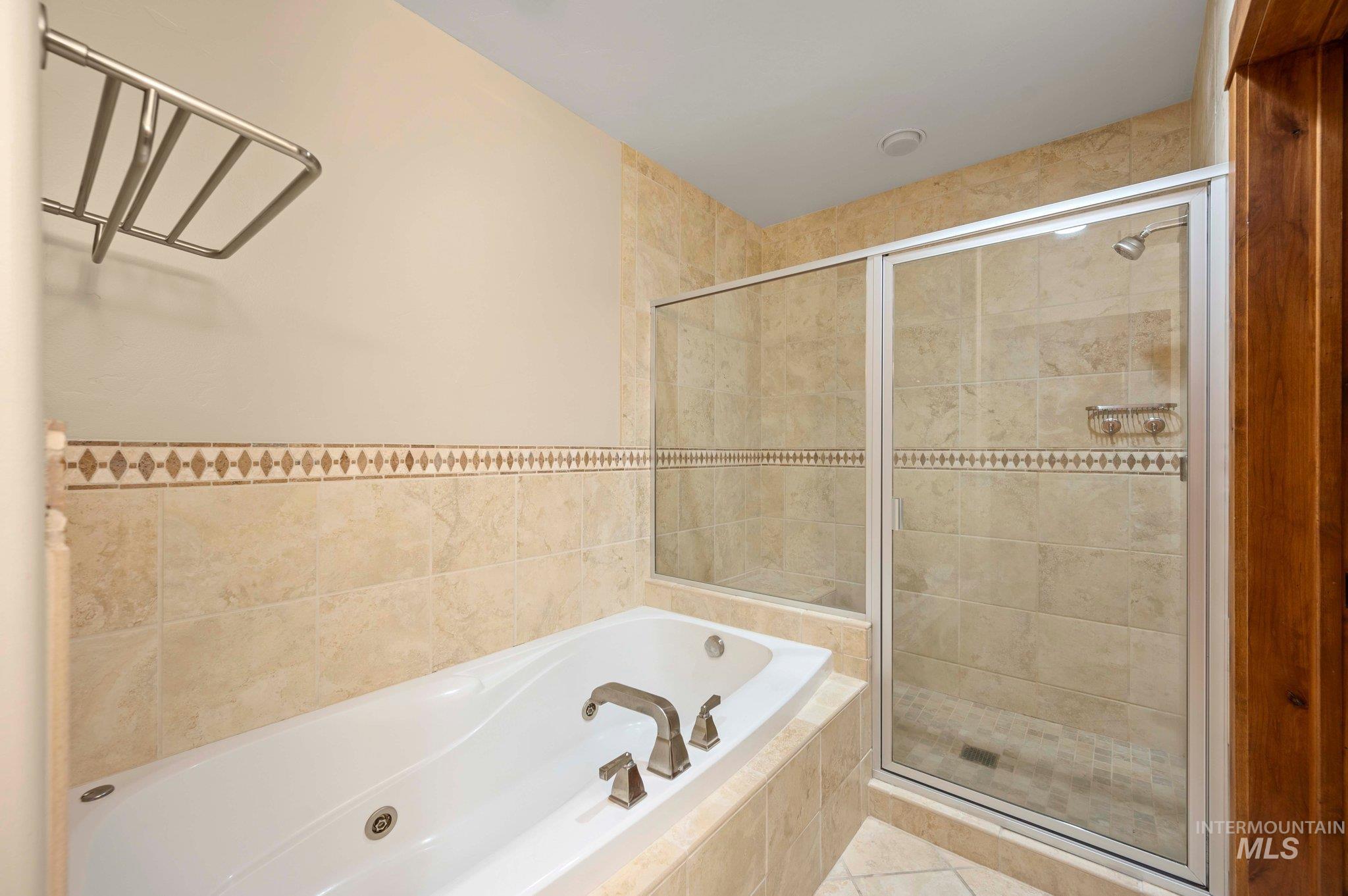 75 Arling Center Court, Donnelly, Idaho 83615, 2 Bedrooms, 2 Bathrooms, Residential For Sale, Price $985,000, 98924315