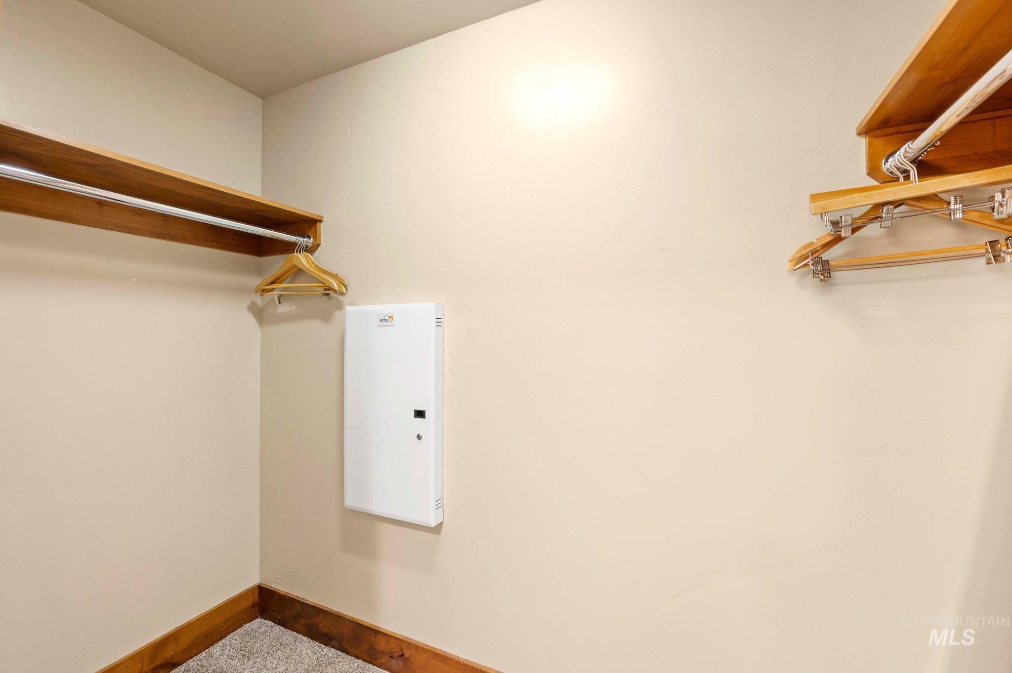 75 Arling Center Court, Donnelly, Idaho 83615, 2 Bedrooms, 2 Bathrooms, Residential For Sale, Price $985,000, 98924315