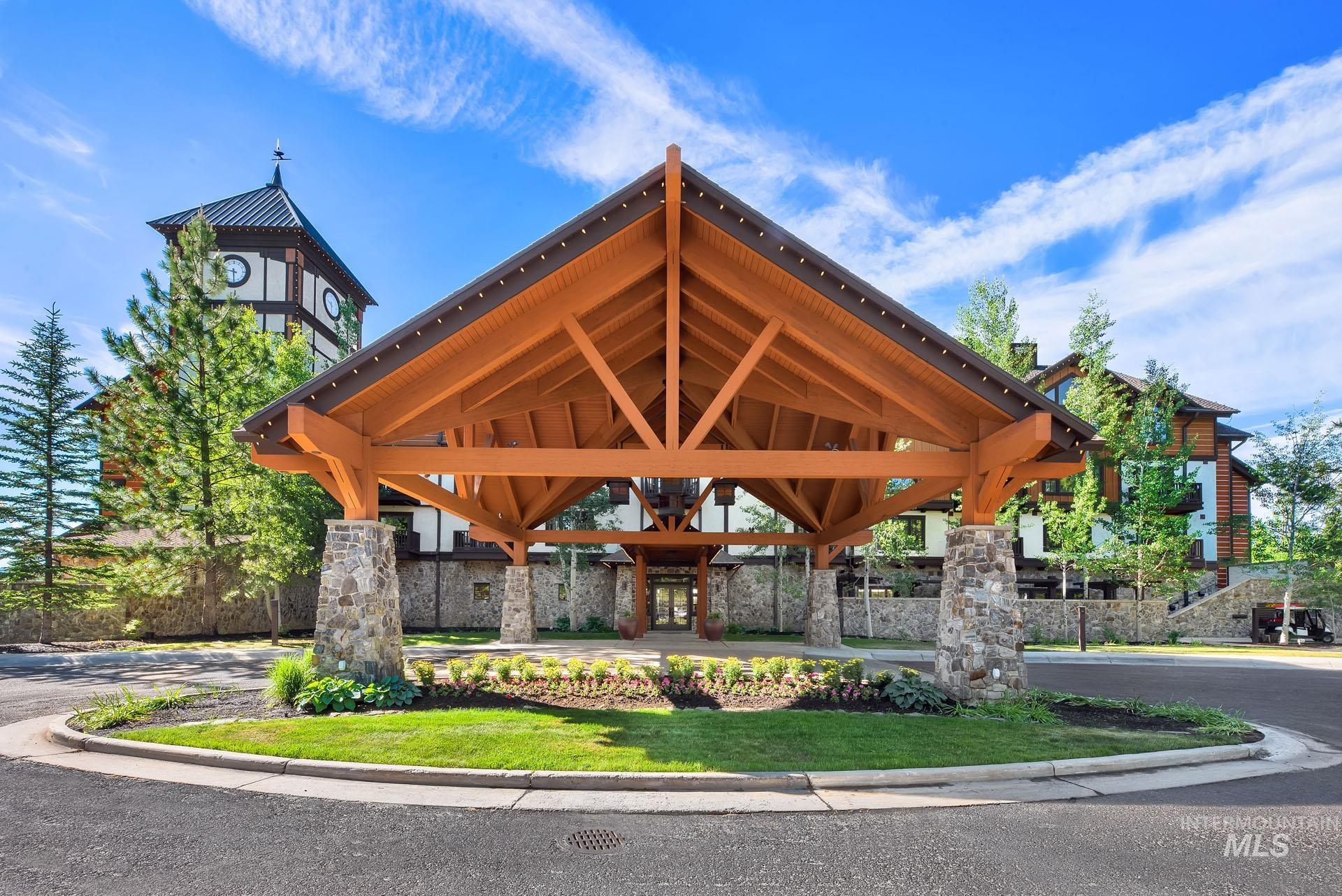 75 Arling Center Court, Donnelly, Idaho 83615, 2 Bedrooms, 2 Bathrooms, Residential For Sale, Price $985,000, 98924315