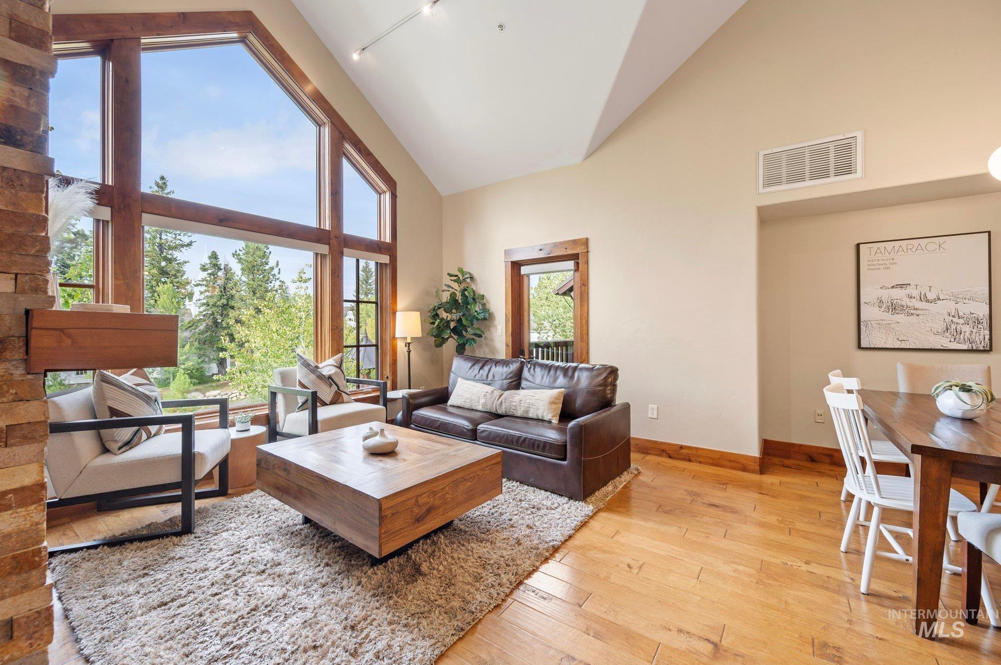 75 Arling Center Court, Donnelly, Idaho 83615, 2 Bedrooms, 2 Bathrooms, Residential For Sale, Price $985,000, 98924315