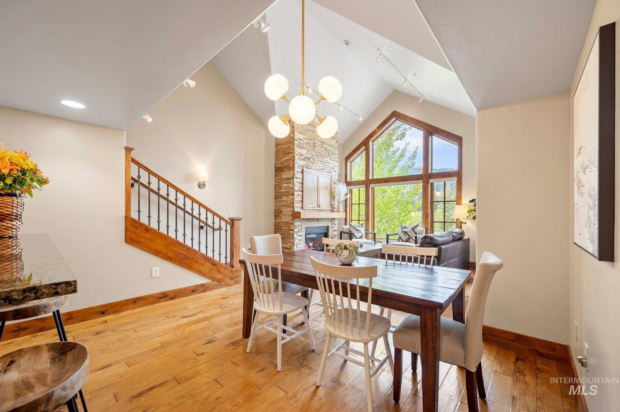 75 Arling Center Court, Donnelly, Idaho 83615, 2 Bedrooms, 2 Bathrooms, Residential For Sale, Price $985,000, 98924315