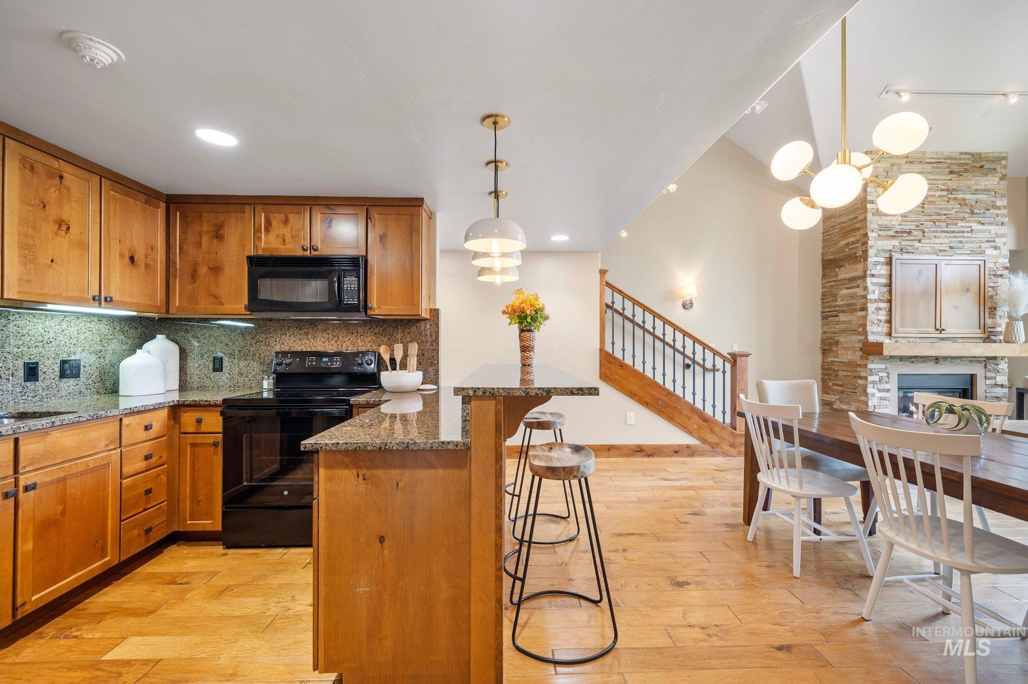 75 Arling Center Court, Donnelly, Idaho 83615, 2 Bedrooms, 2 Bathrooms, Residential For Sale, Price $985,000, 98924315